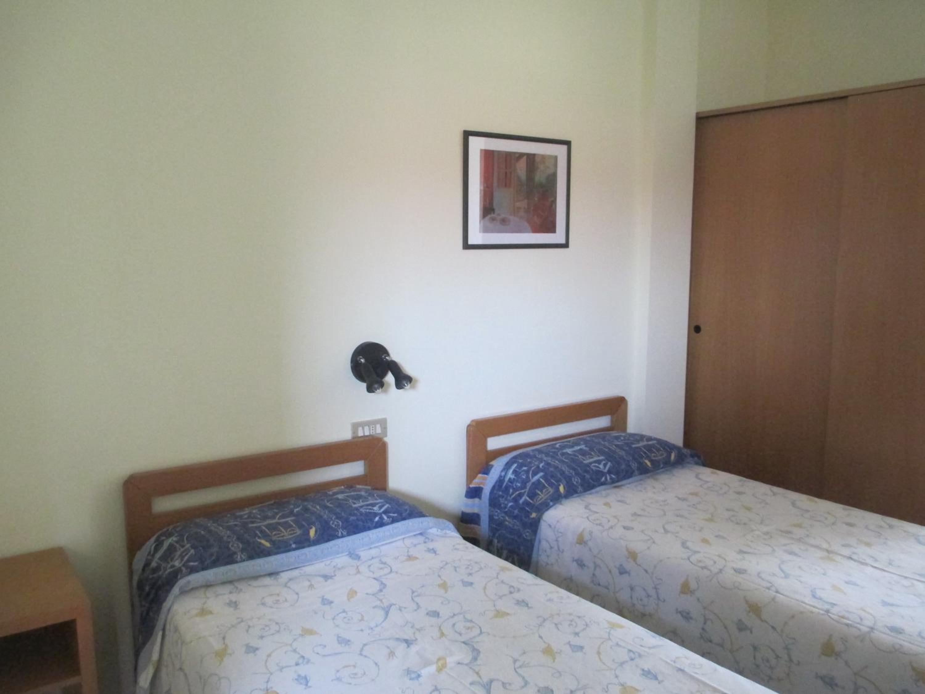 Twin Room - Photo 1