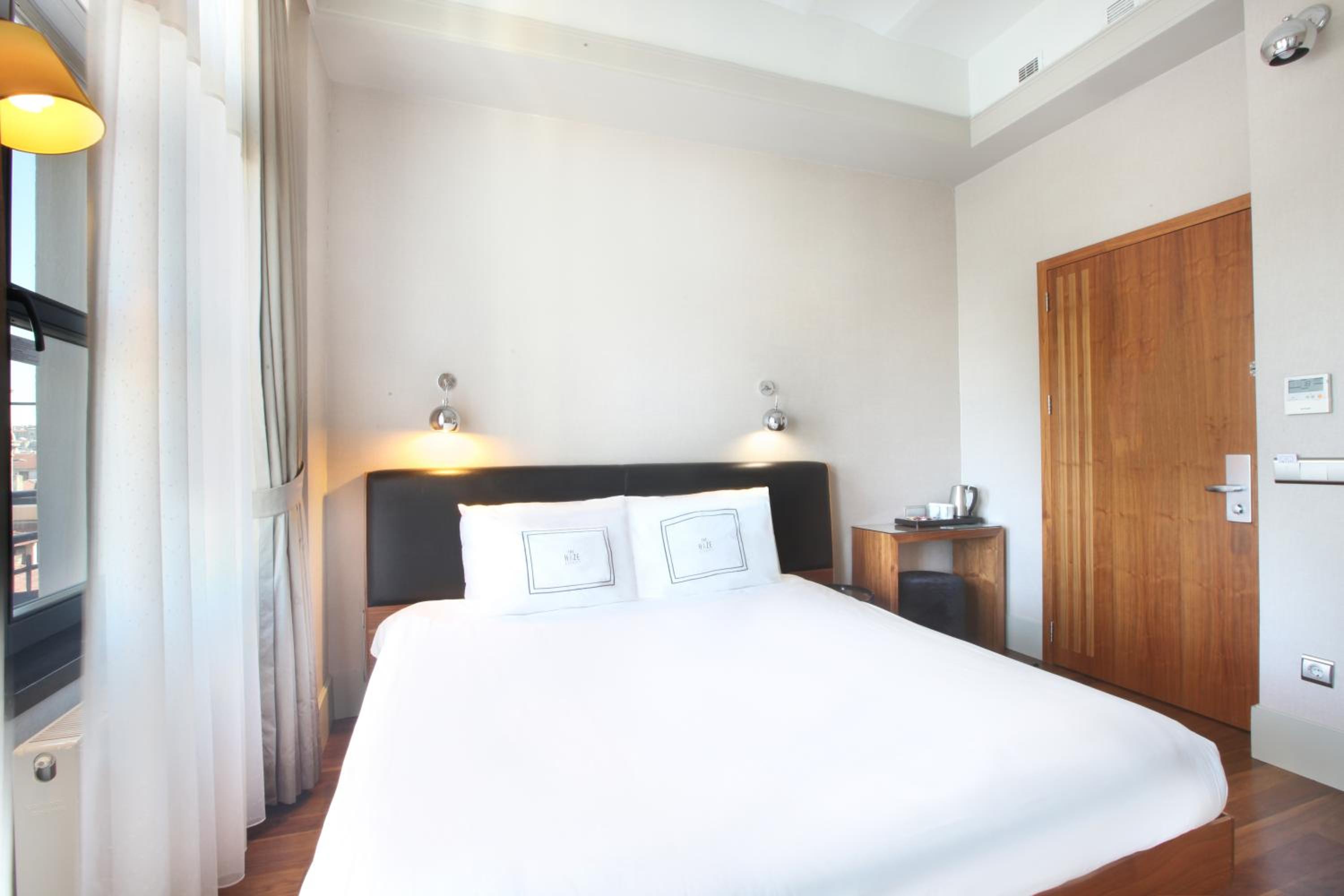 Standard Double or Twin Room photo 3