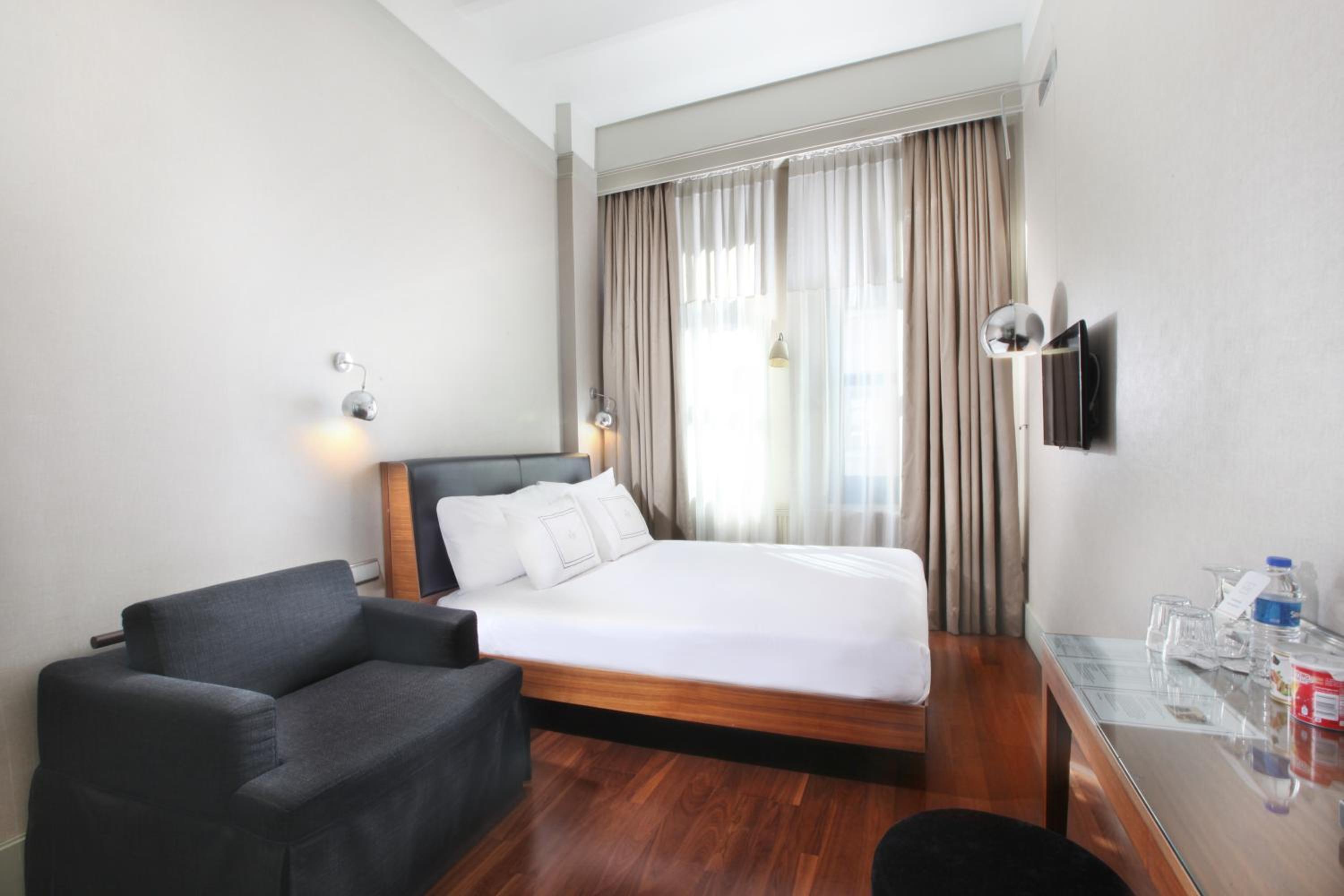 Superior Double Room with Sofa Bed photo 2