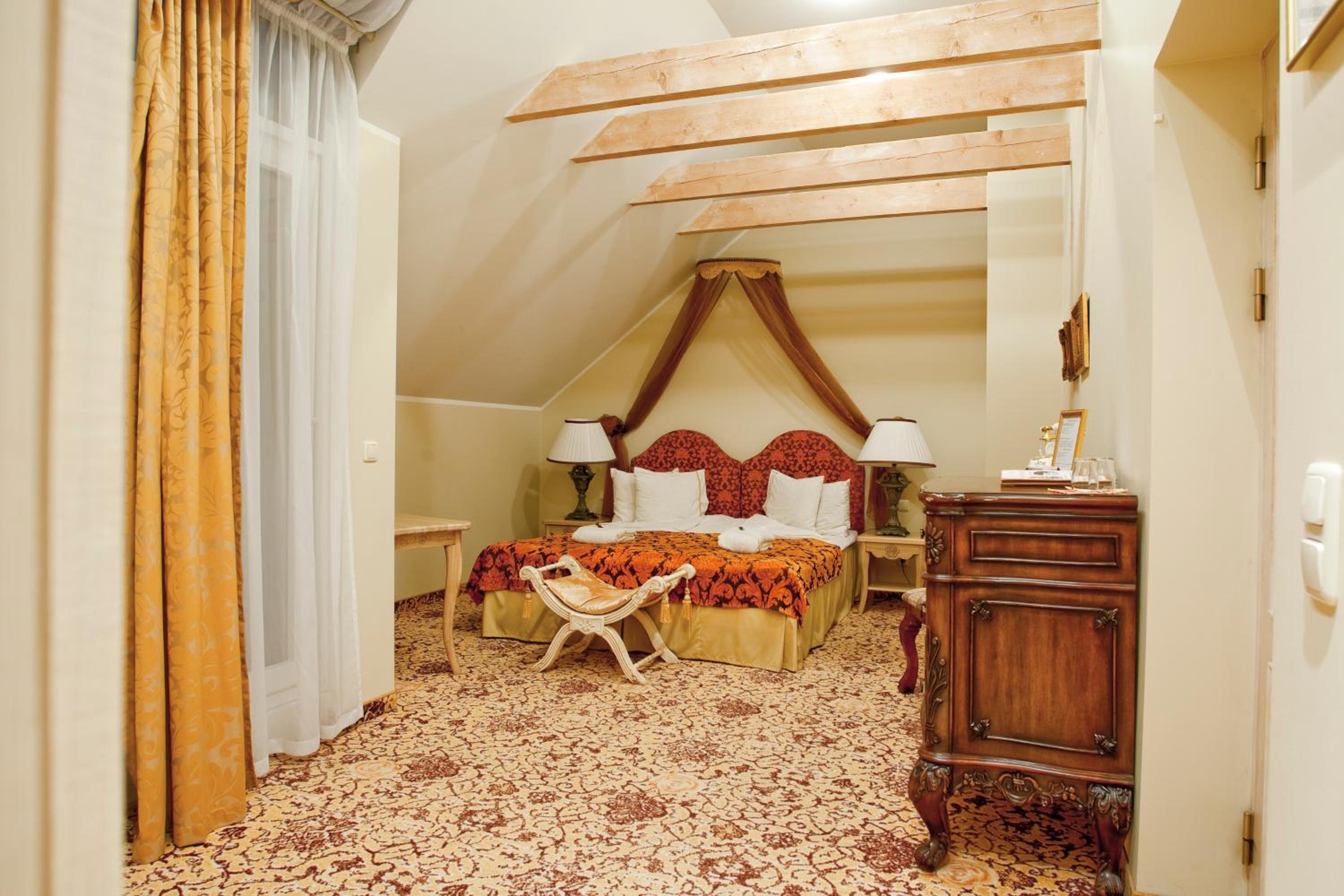 Deluxe Double Room with Spa Access - Photo 2
