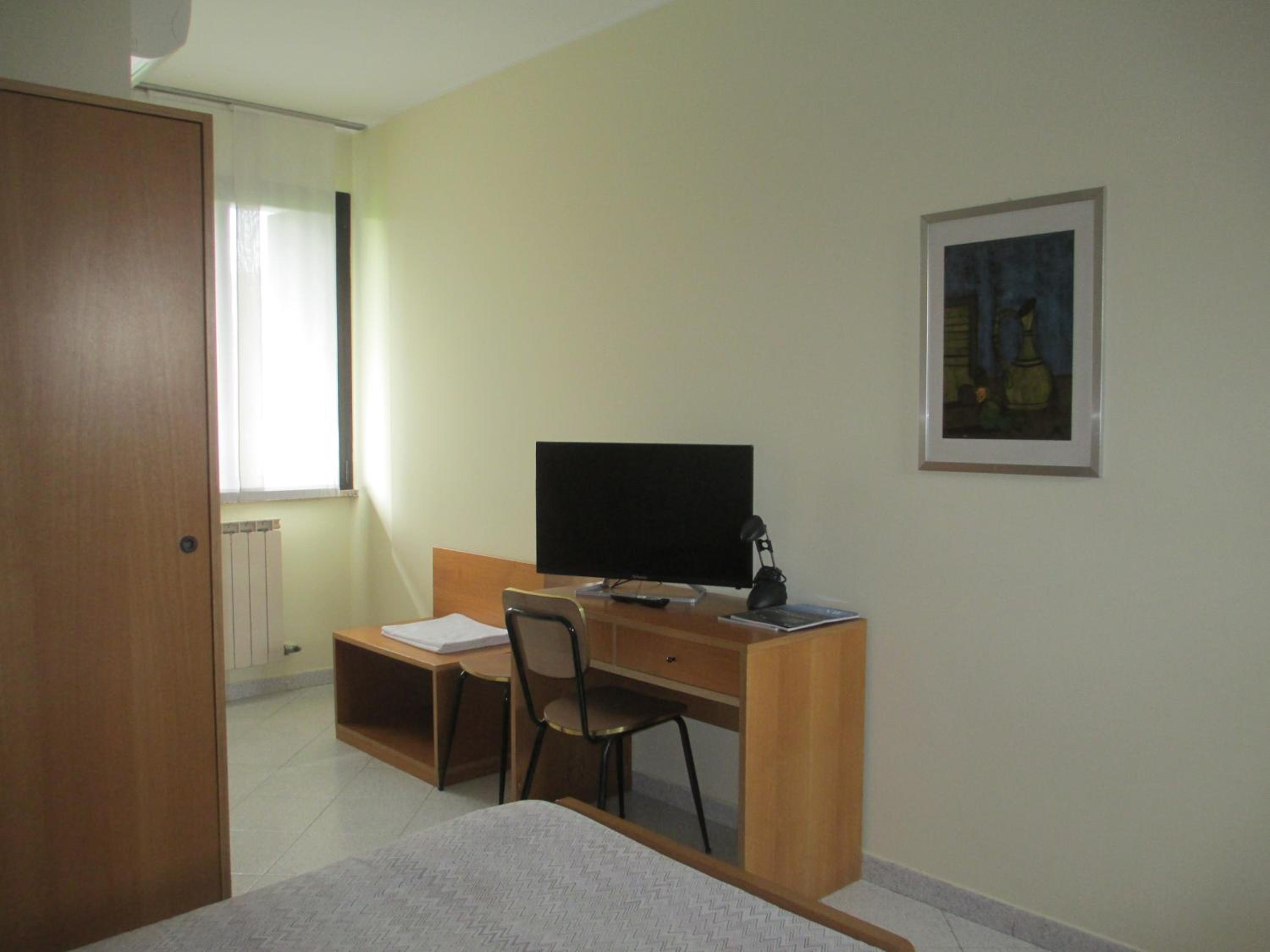Classic Triple Room - Photo 3