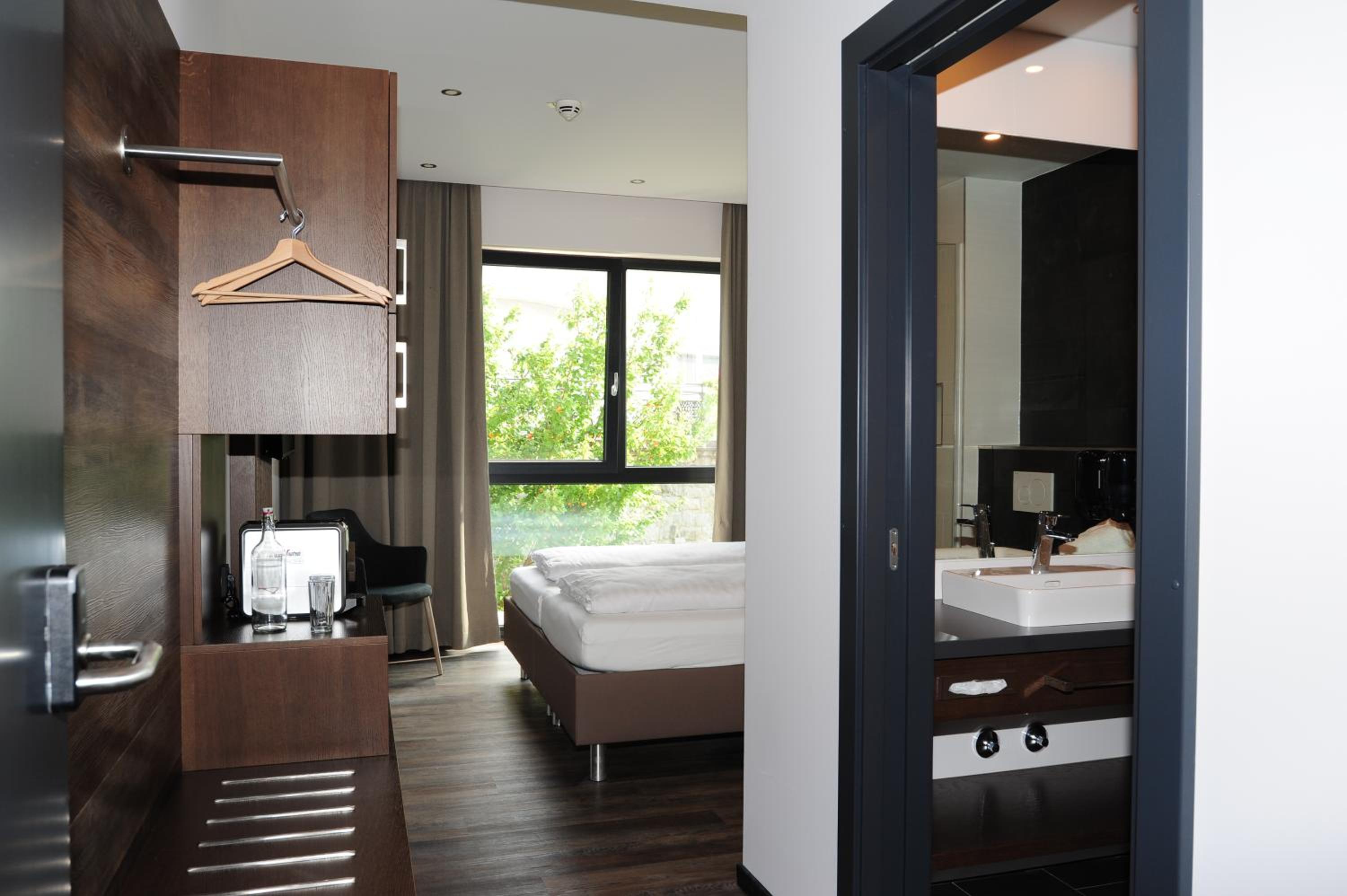 Business Double Room - Photo 7