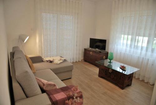 Two-Bedroom House photo 3
