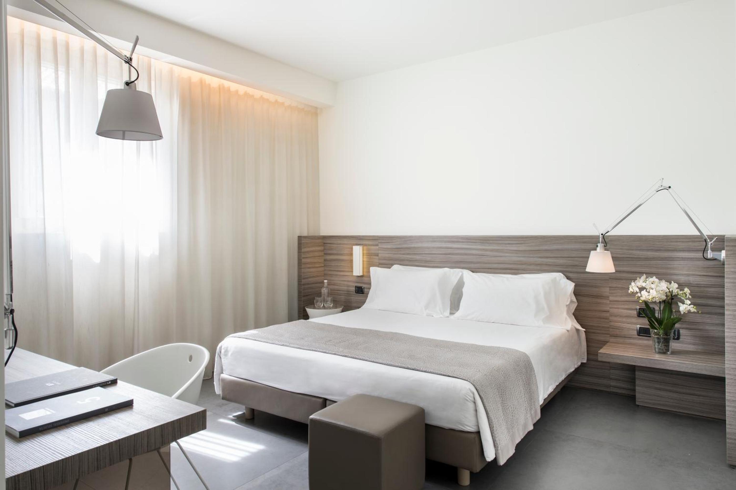 Double Room - Photo 7