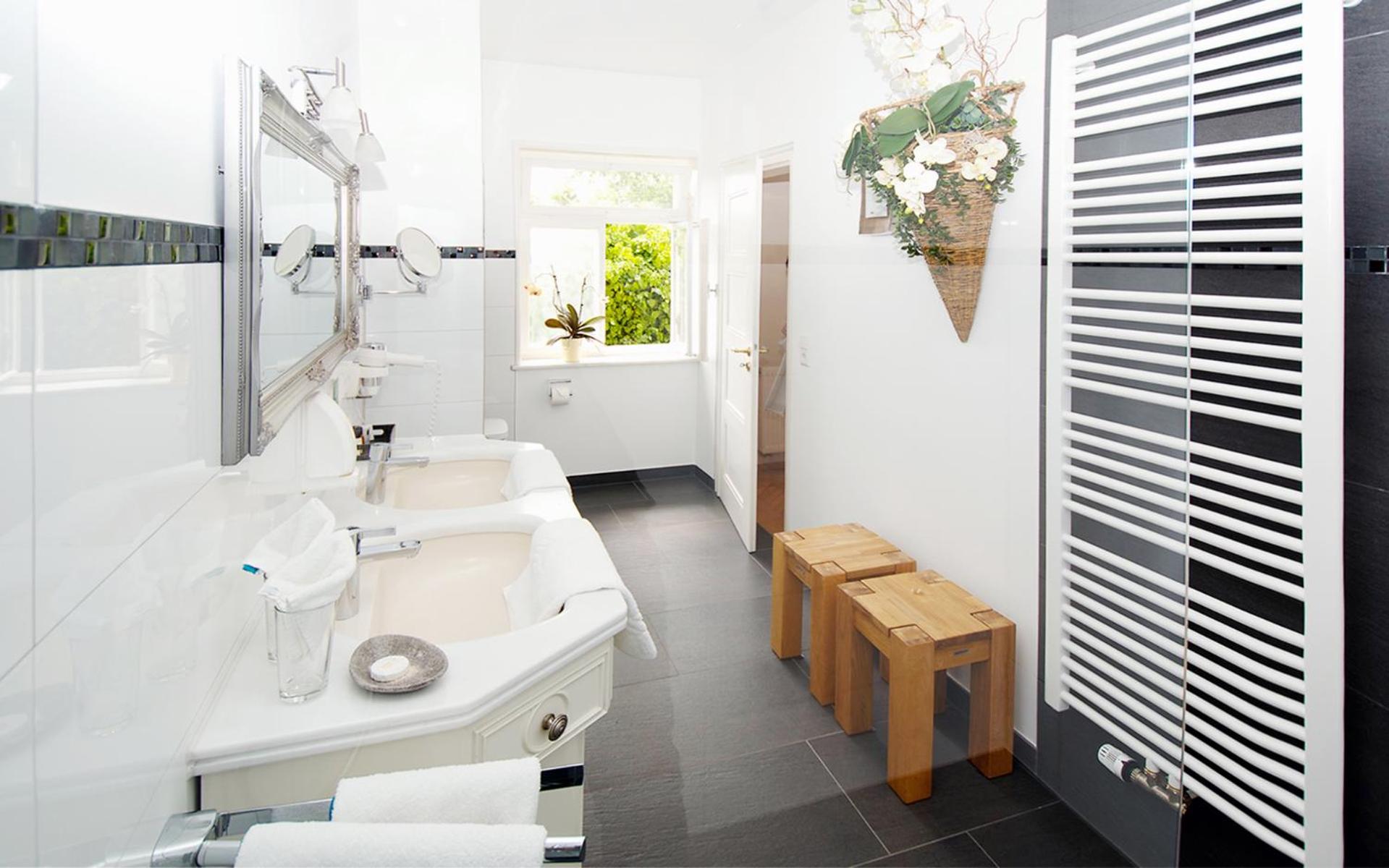 Deluxe Double Room with Balcony photo 3