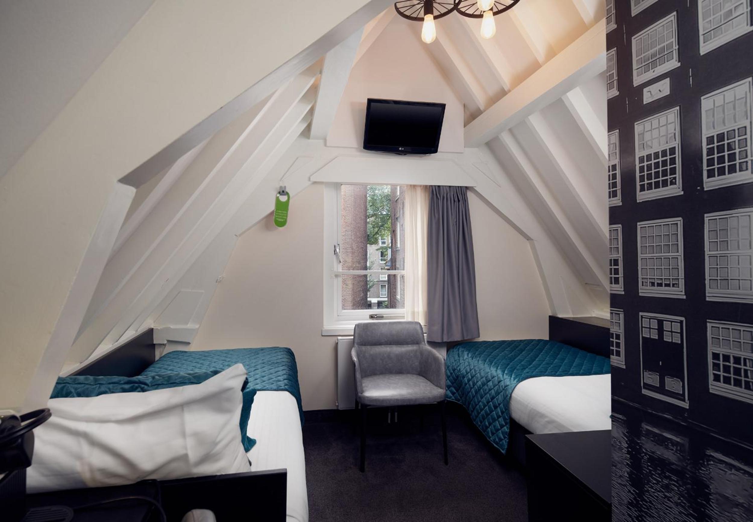 Economy Twin Room photo 2