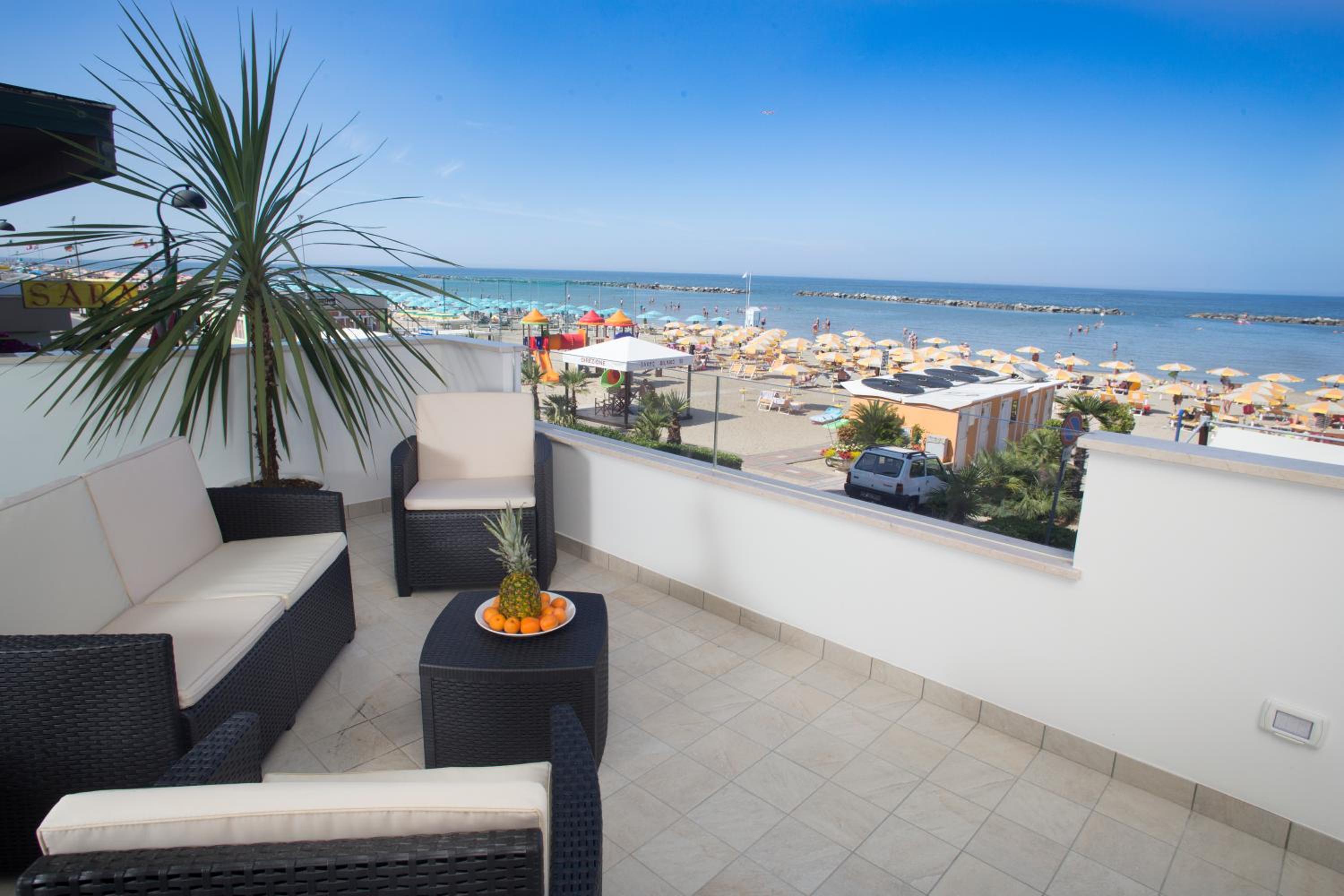 Studio with Terrace and Sea View