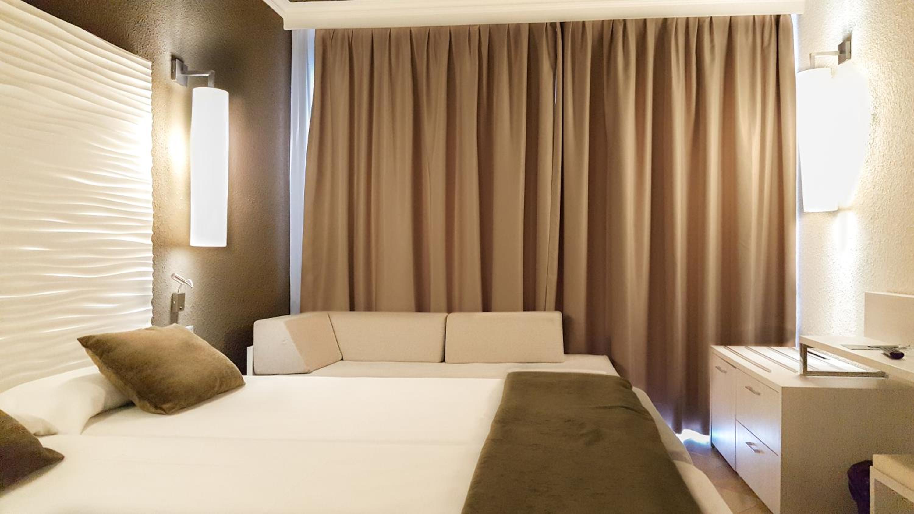 Double or Twin Room - Photo 12