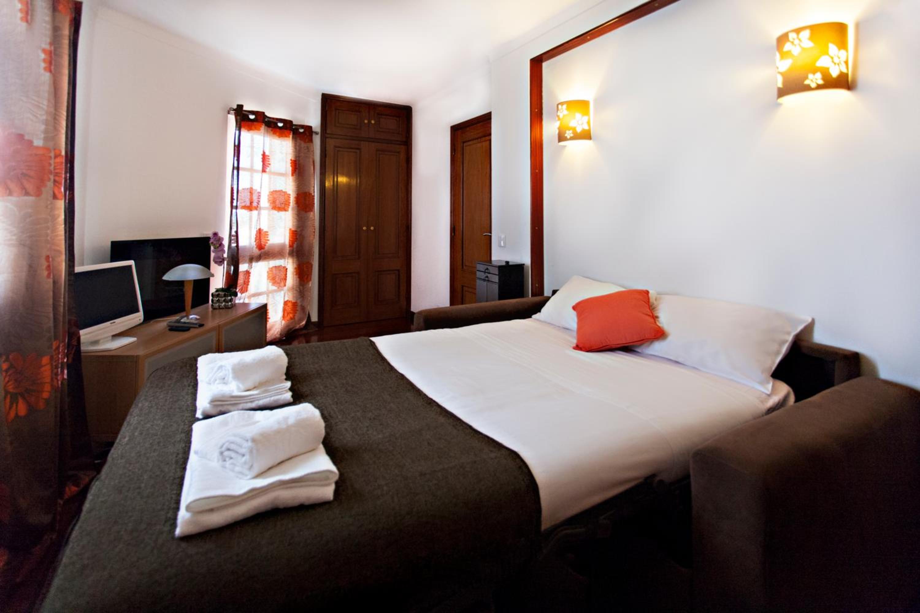 Double Room with Balcony - Photo 1