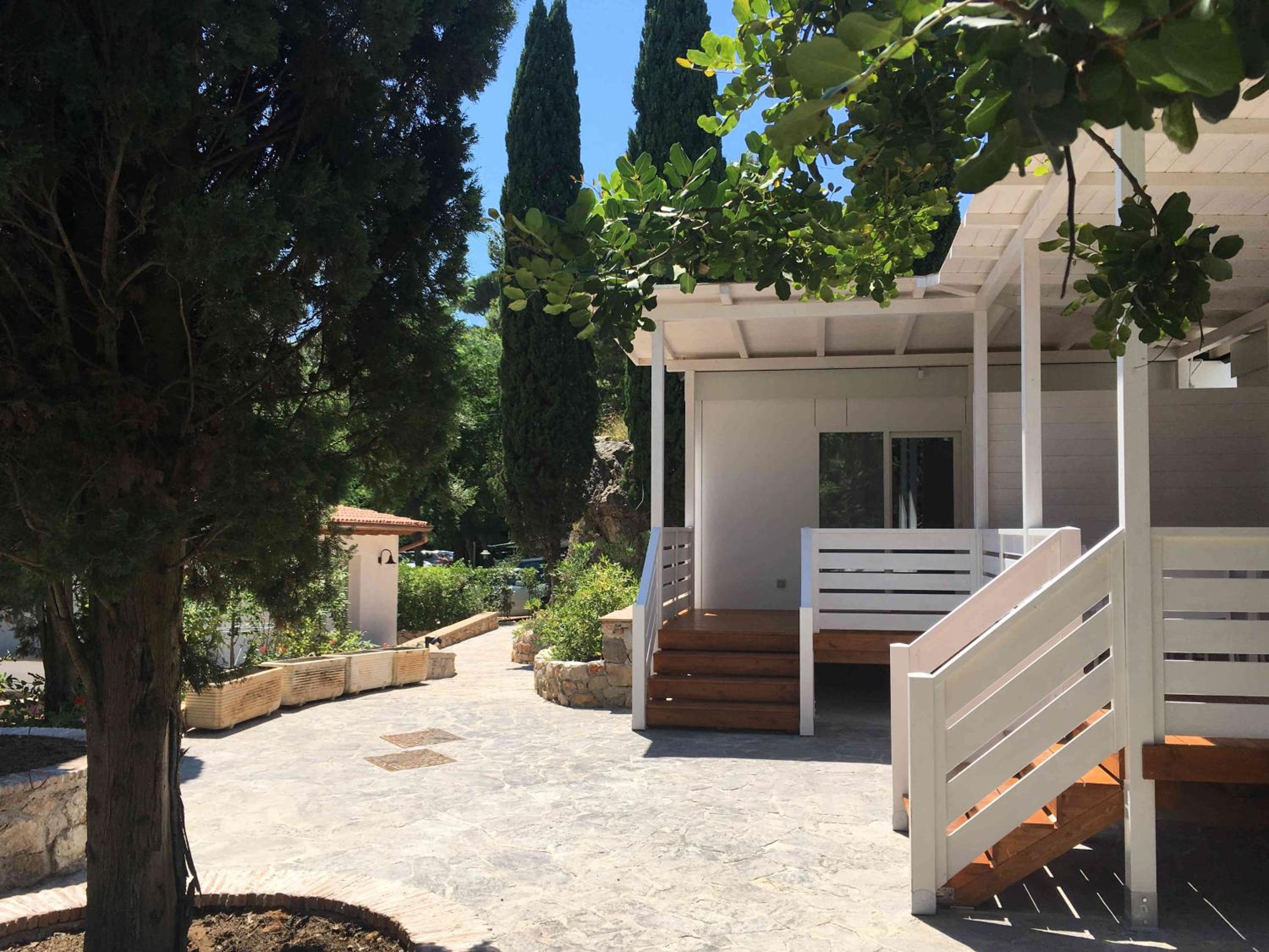 Mobile Home - Photo 4