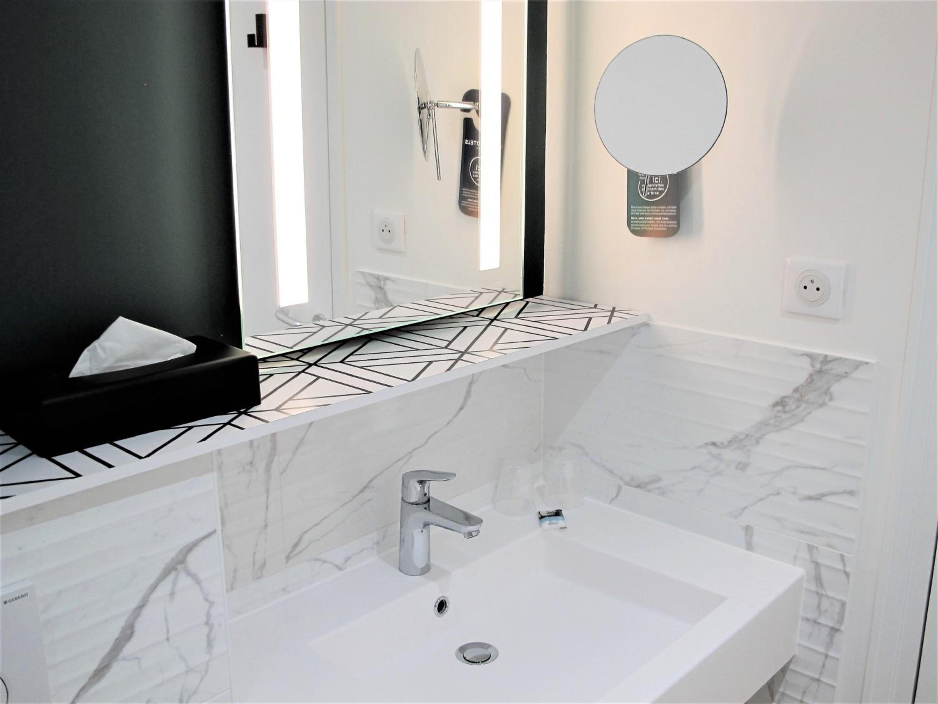 2 Adjacent Rooms thumbnail 6