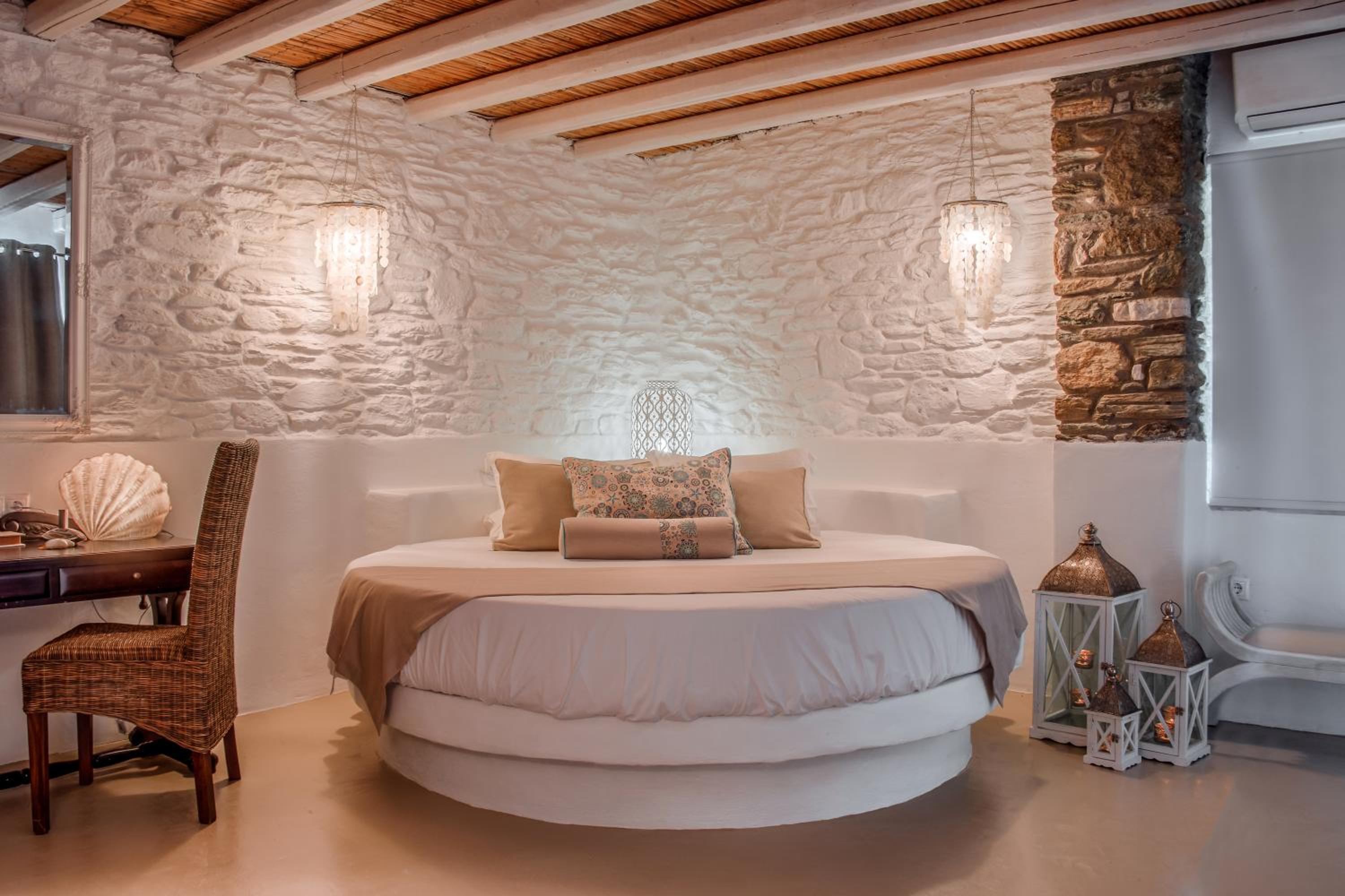 Deluxe Honeymoon Suite with Sea View photo 1