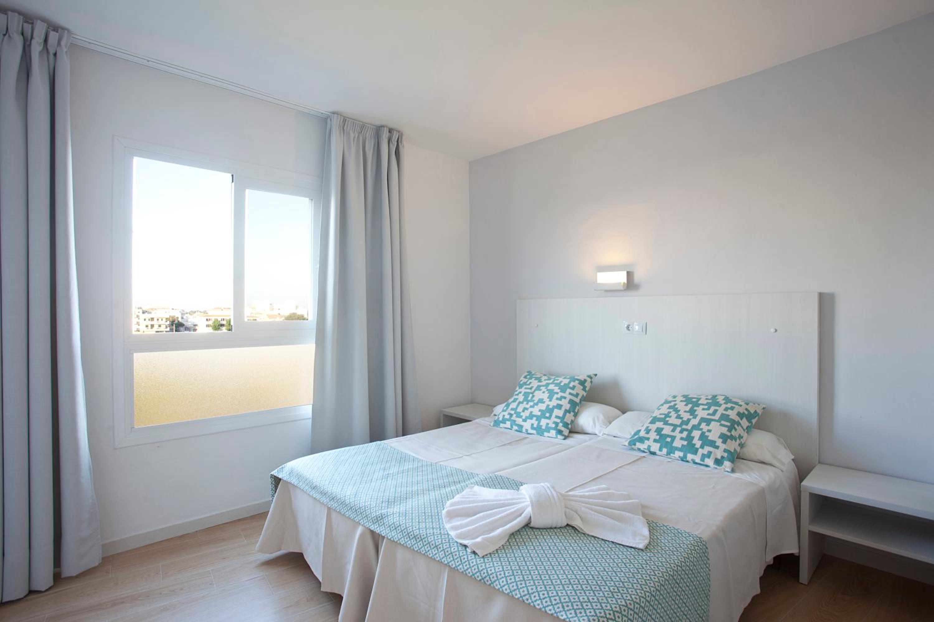Comfort One-Bedroom Apartment with Balcony