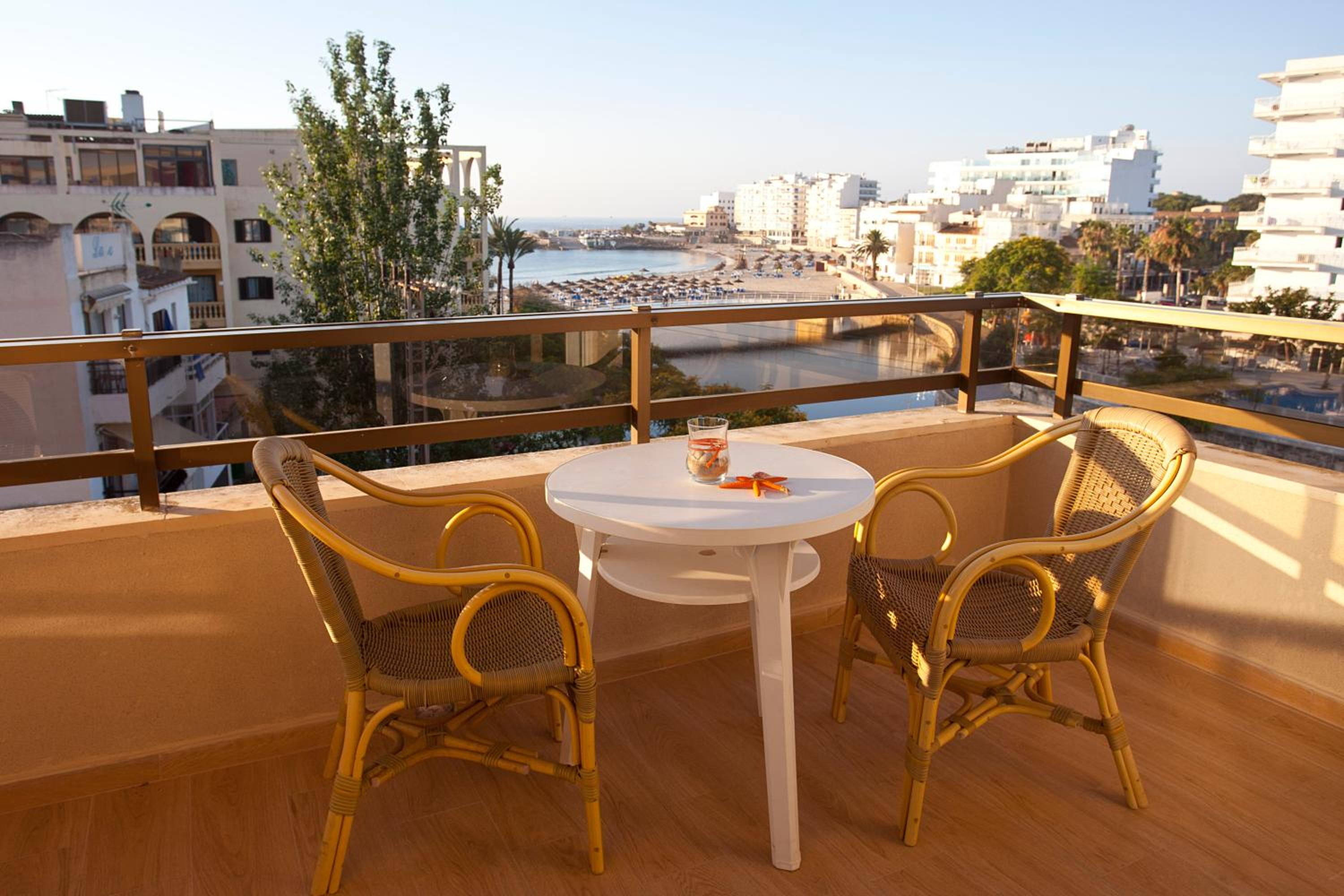 Comfort One-Bedroom Apartment with Balcony thumbnail 5