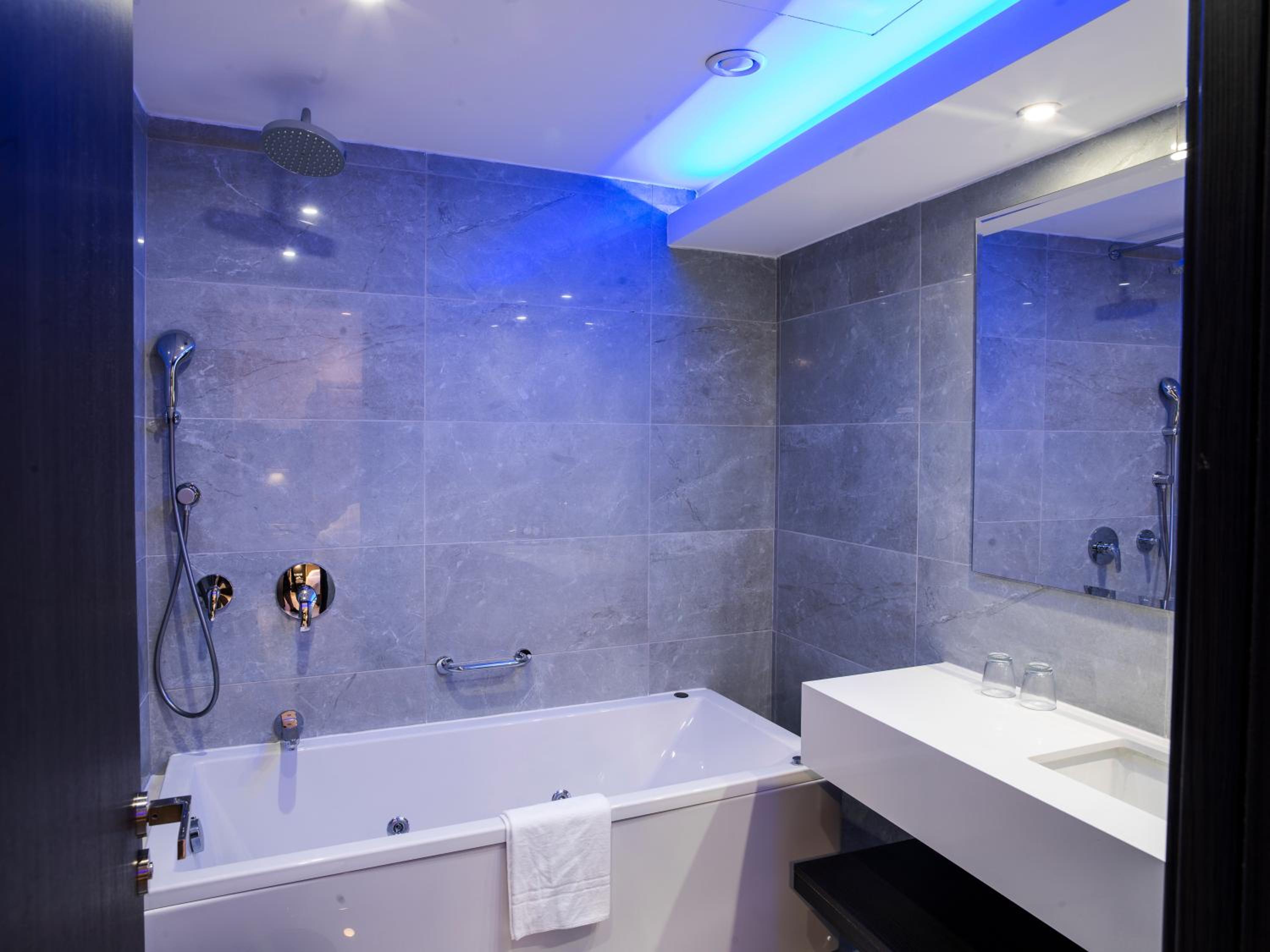 Suite with Spa Bath - Photo 6
