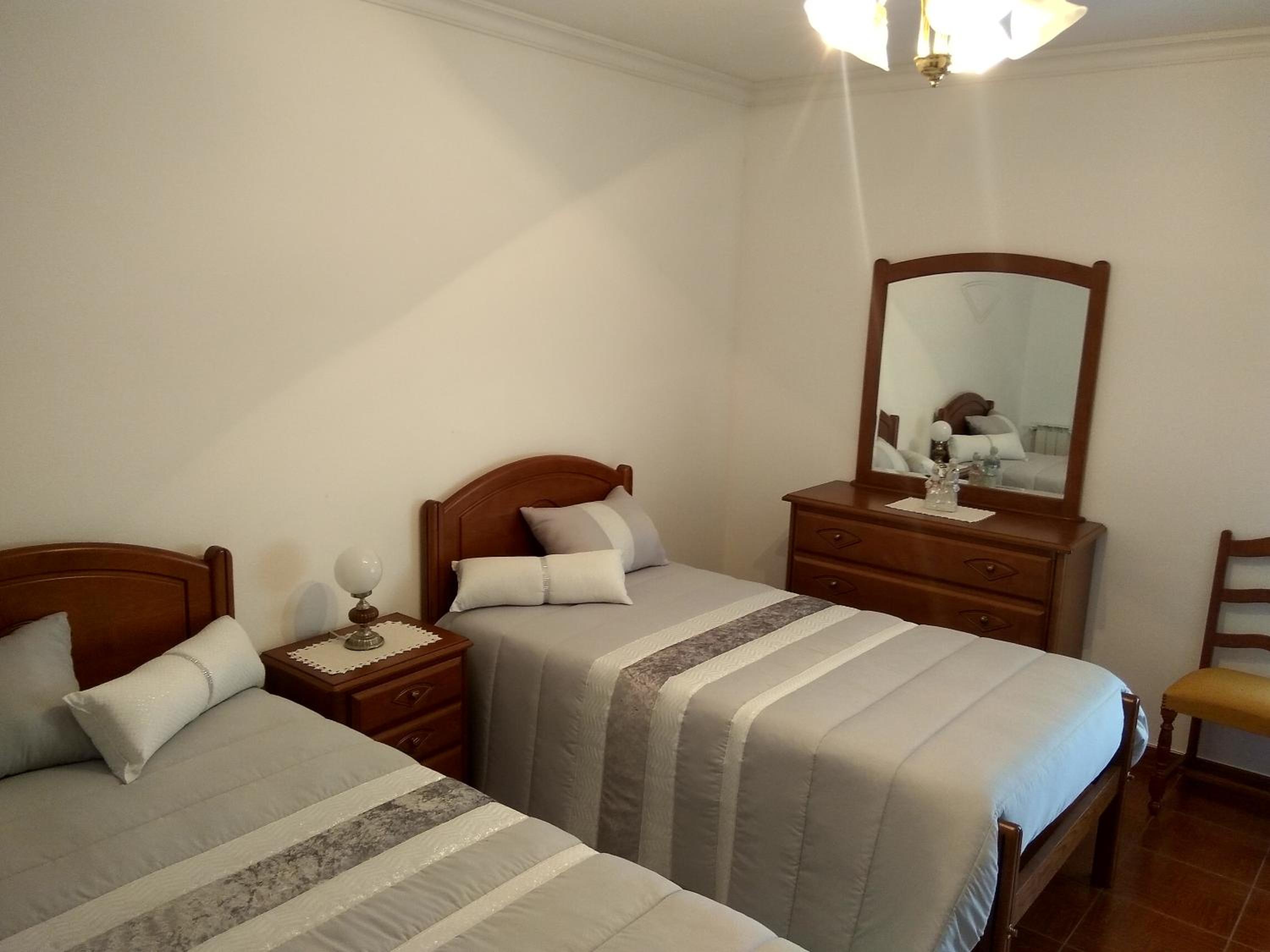 Twin Room with Private Bathroom photo 2