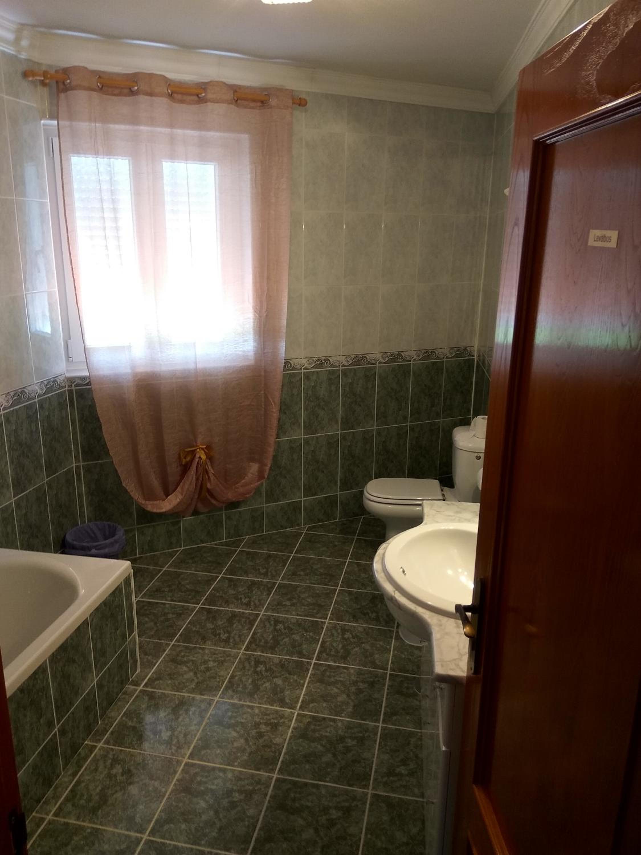 Single Room with Private Bathroom photo 2