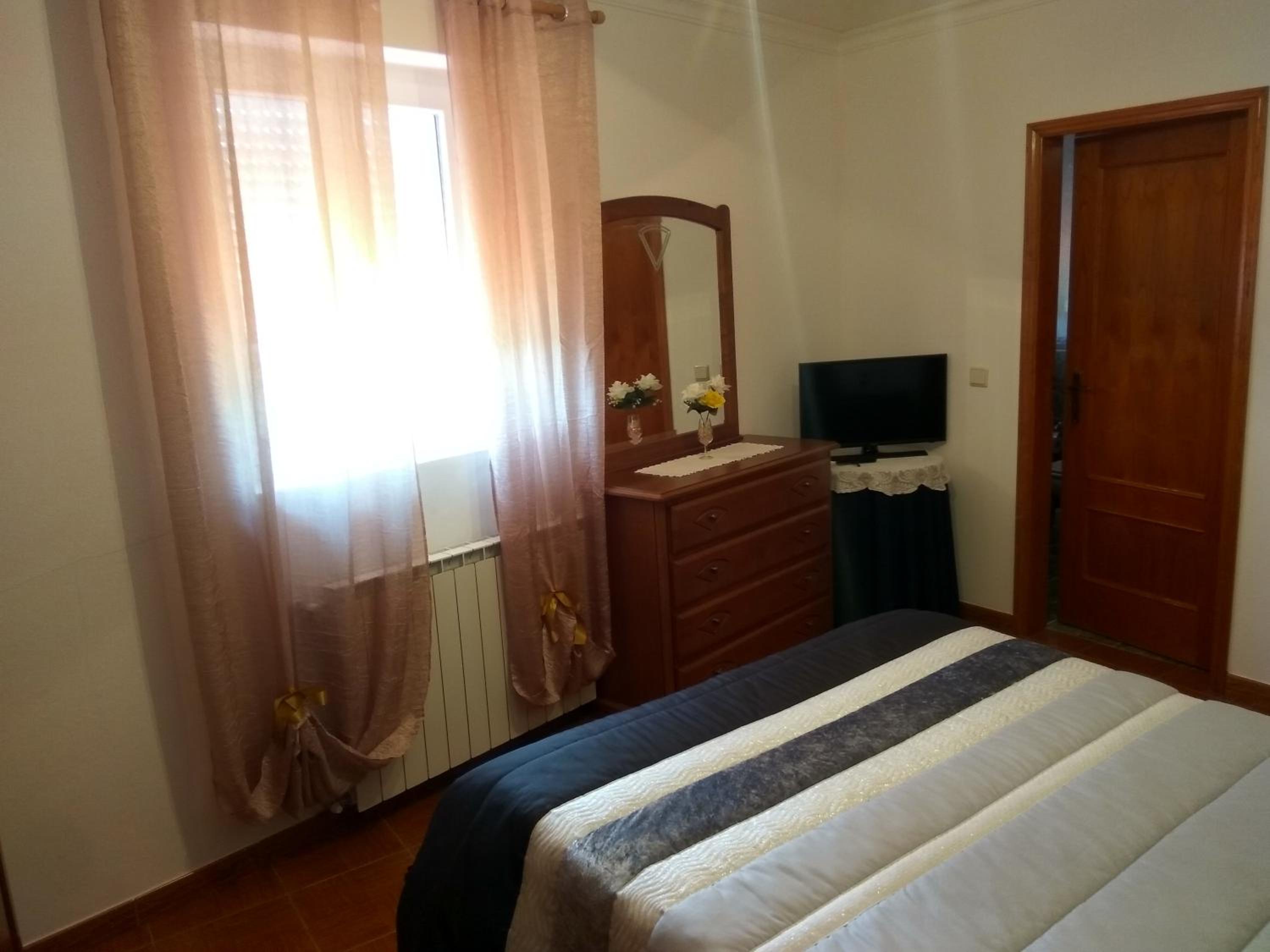 Single Room with Private Bathroom photo 3
