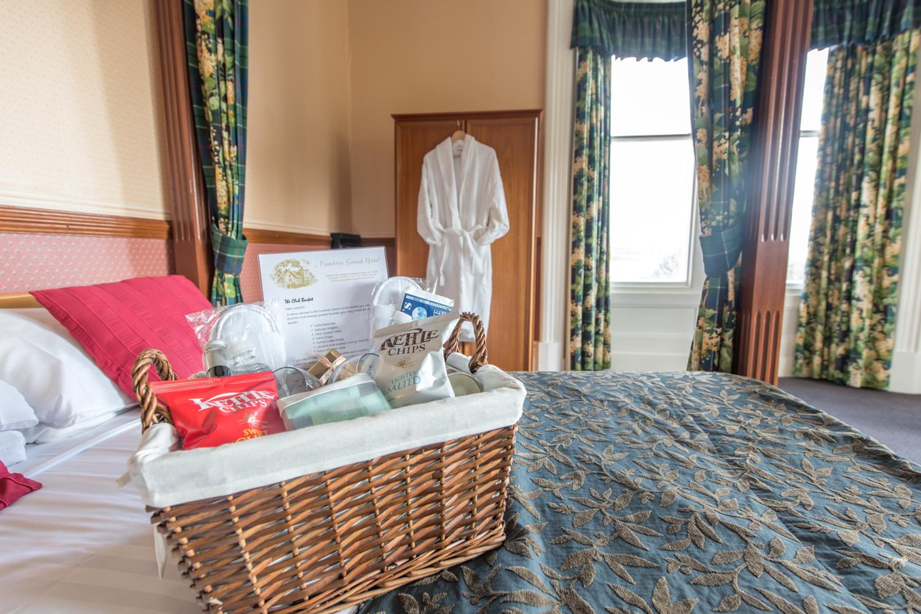 Double Room with Four Poster Bed - Photo 14