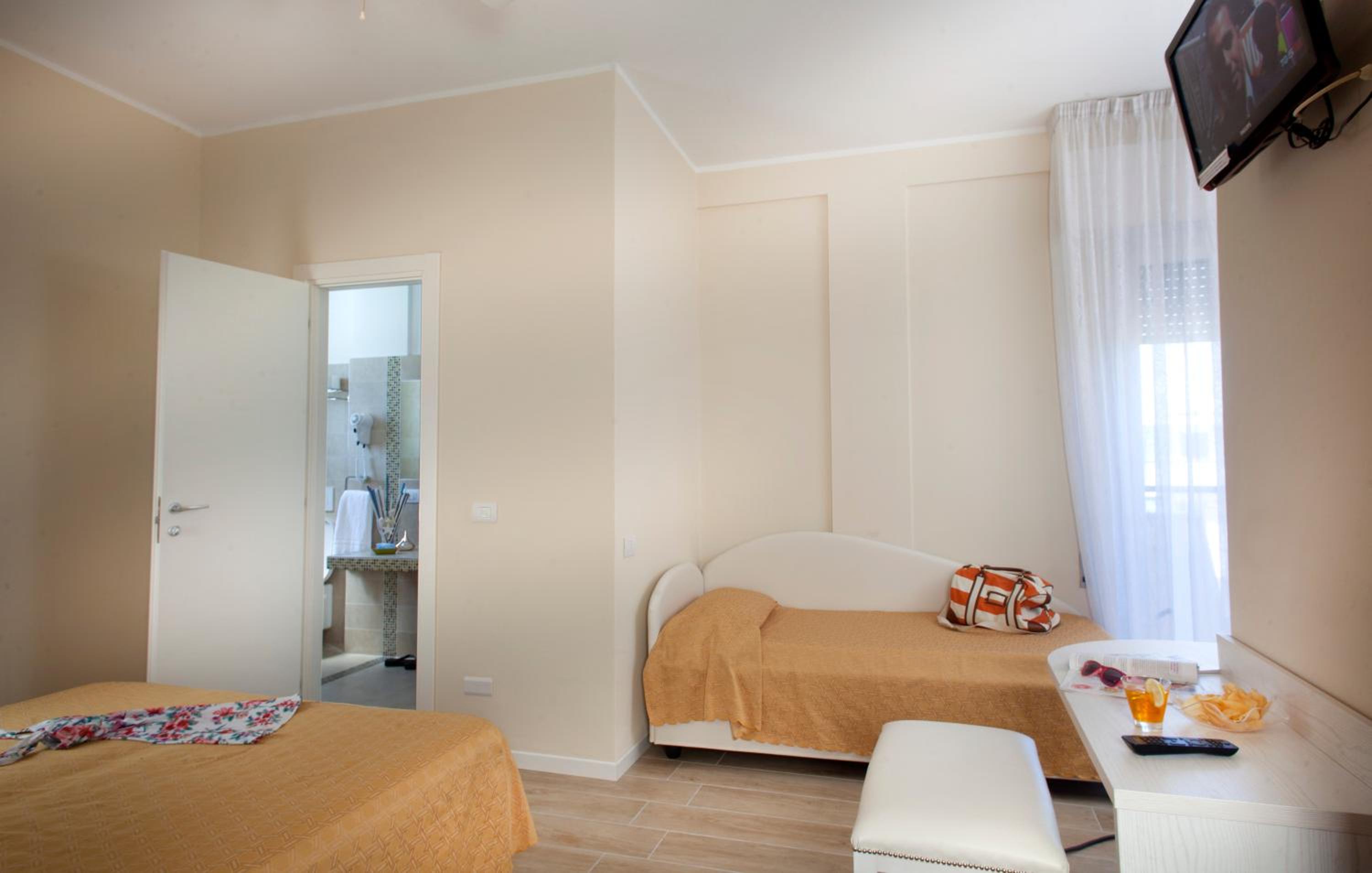 Triple Room - Photo 1