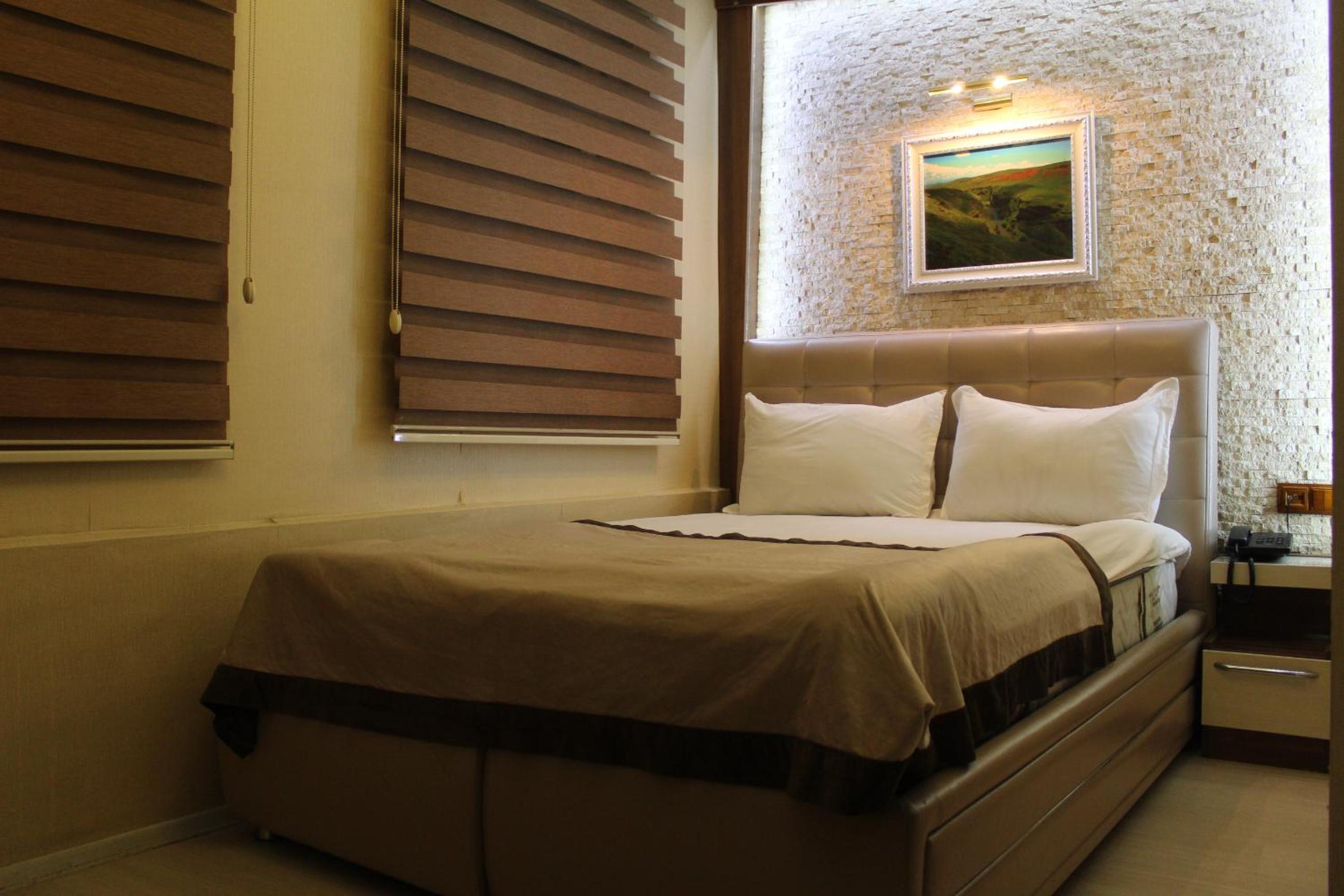 Single Room with Bathroom photo 2