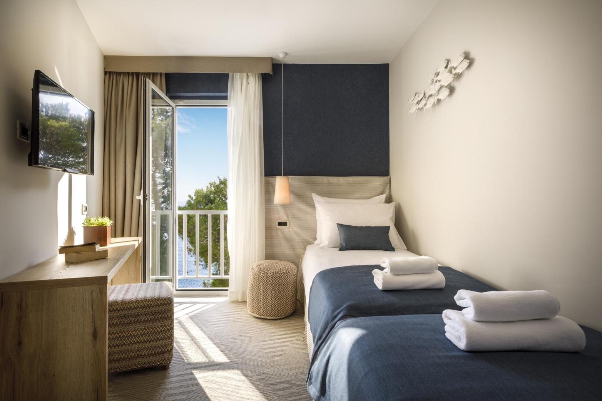 Prestige Family Room with Seaside Balcony photo 2