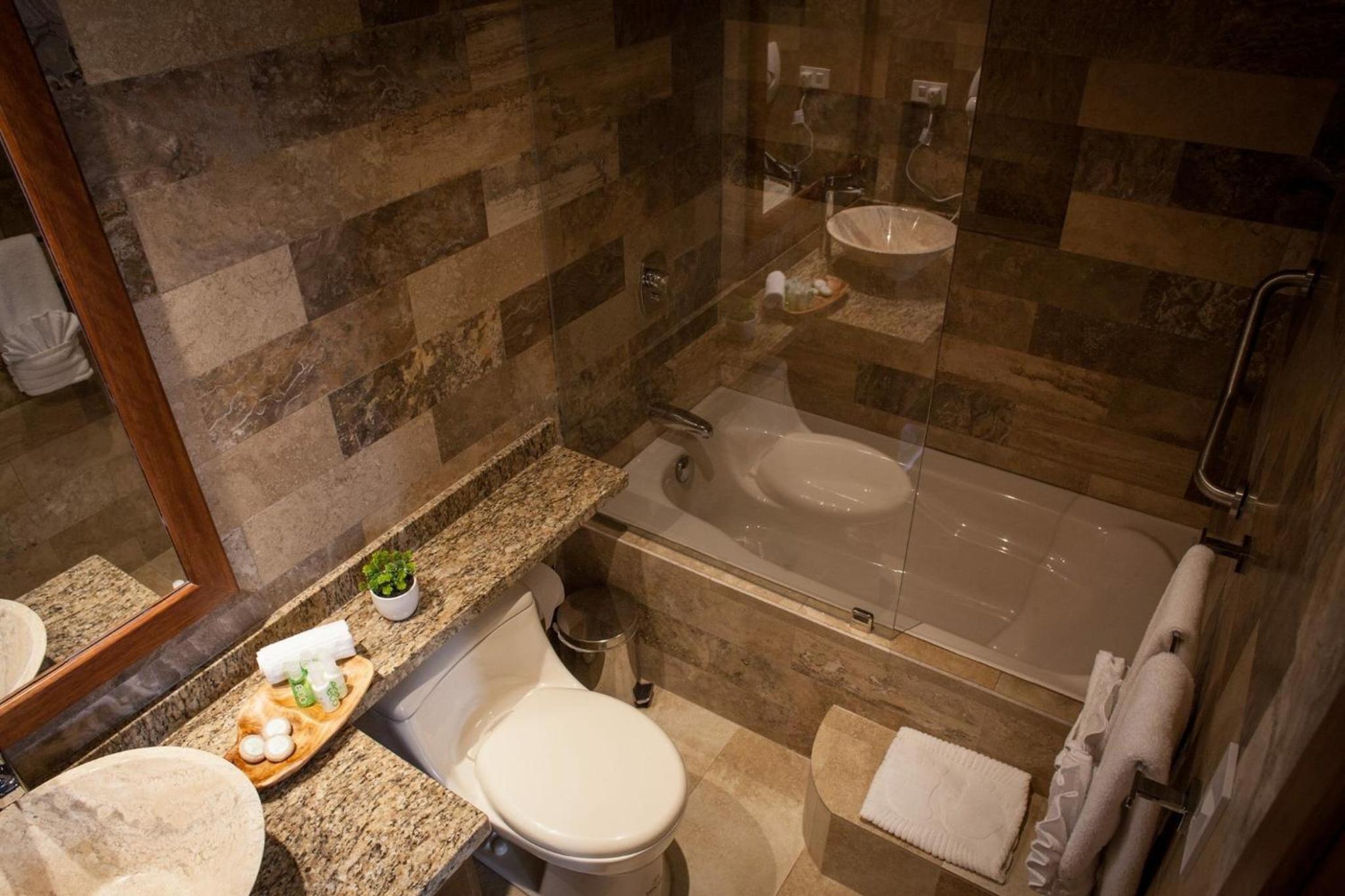 Deluxe Double Room (2 Adults + 1 Child) photo 2