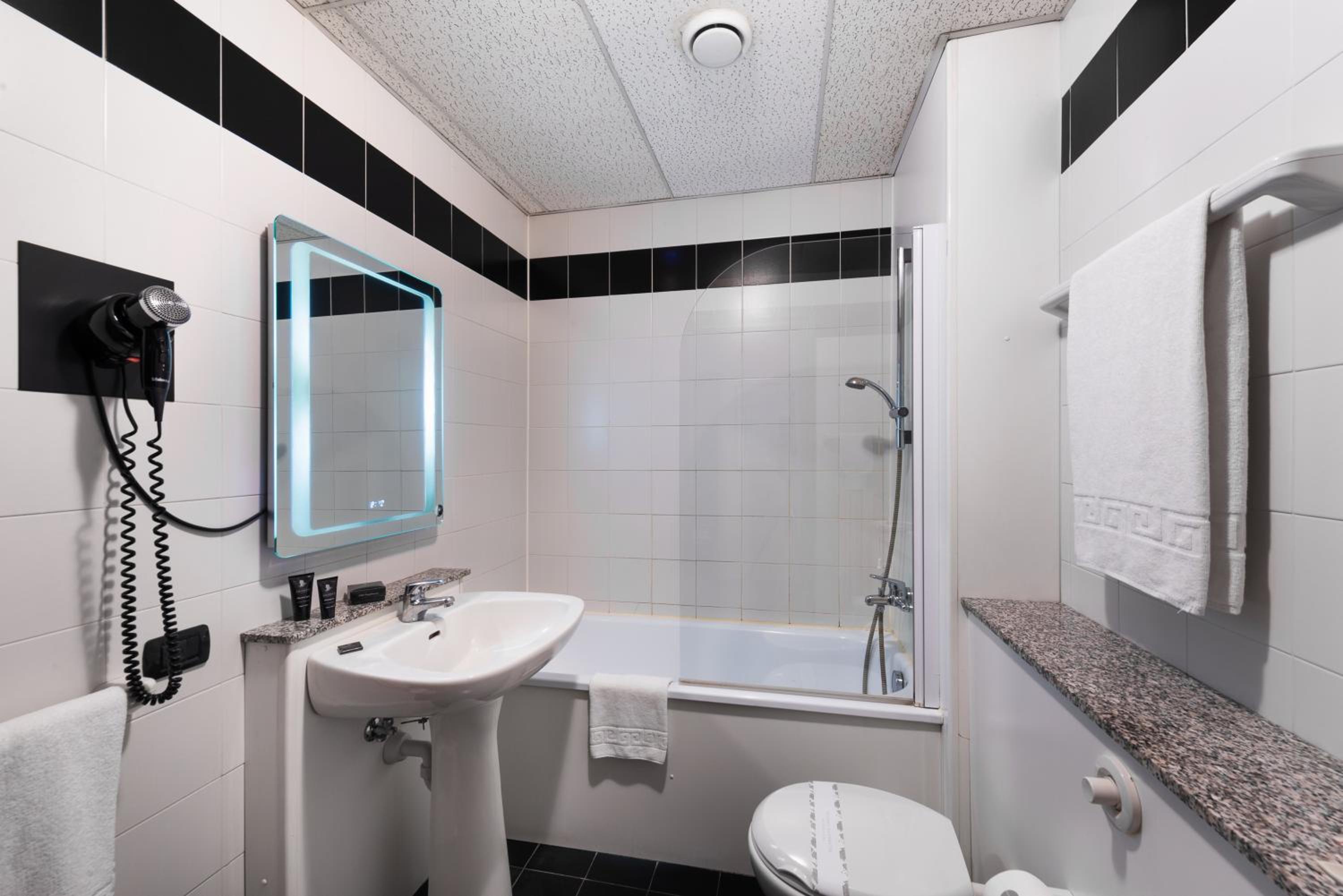 Standard Twin Room - Photo 5