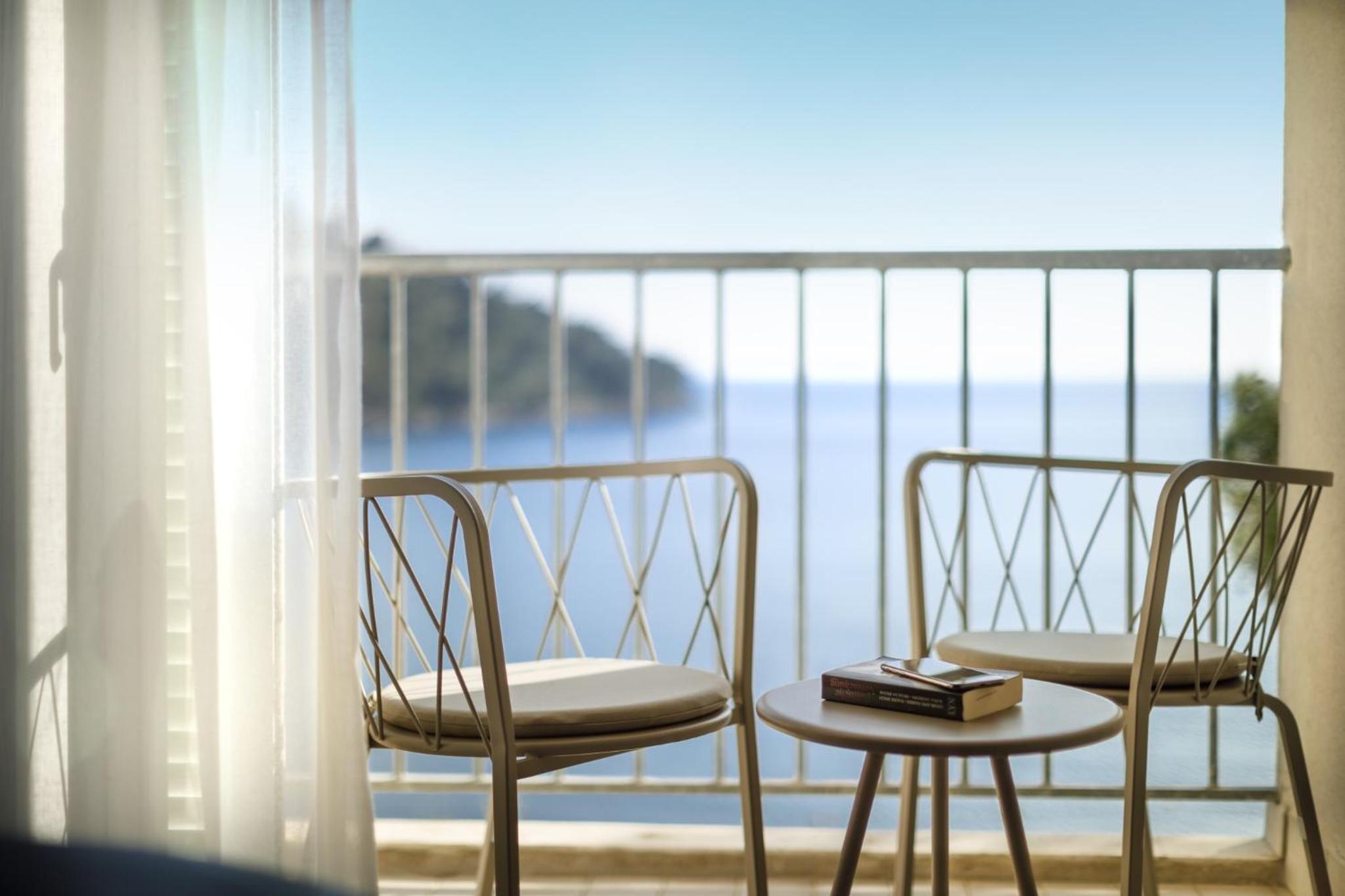 Superior Double Room with Seaside Balcony  photo 2