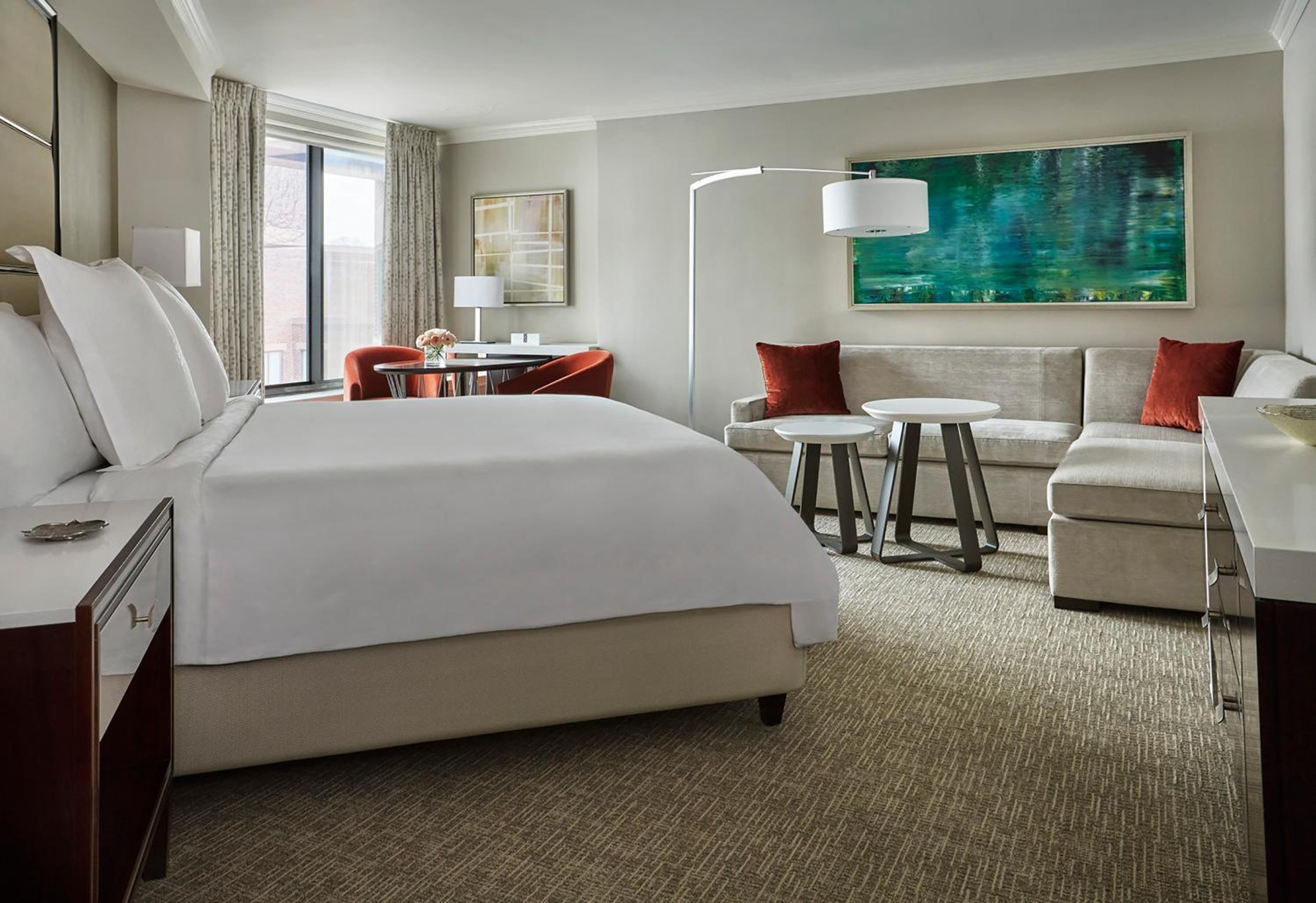 Deluxe Room with One King Bed - Photo 2