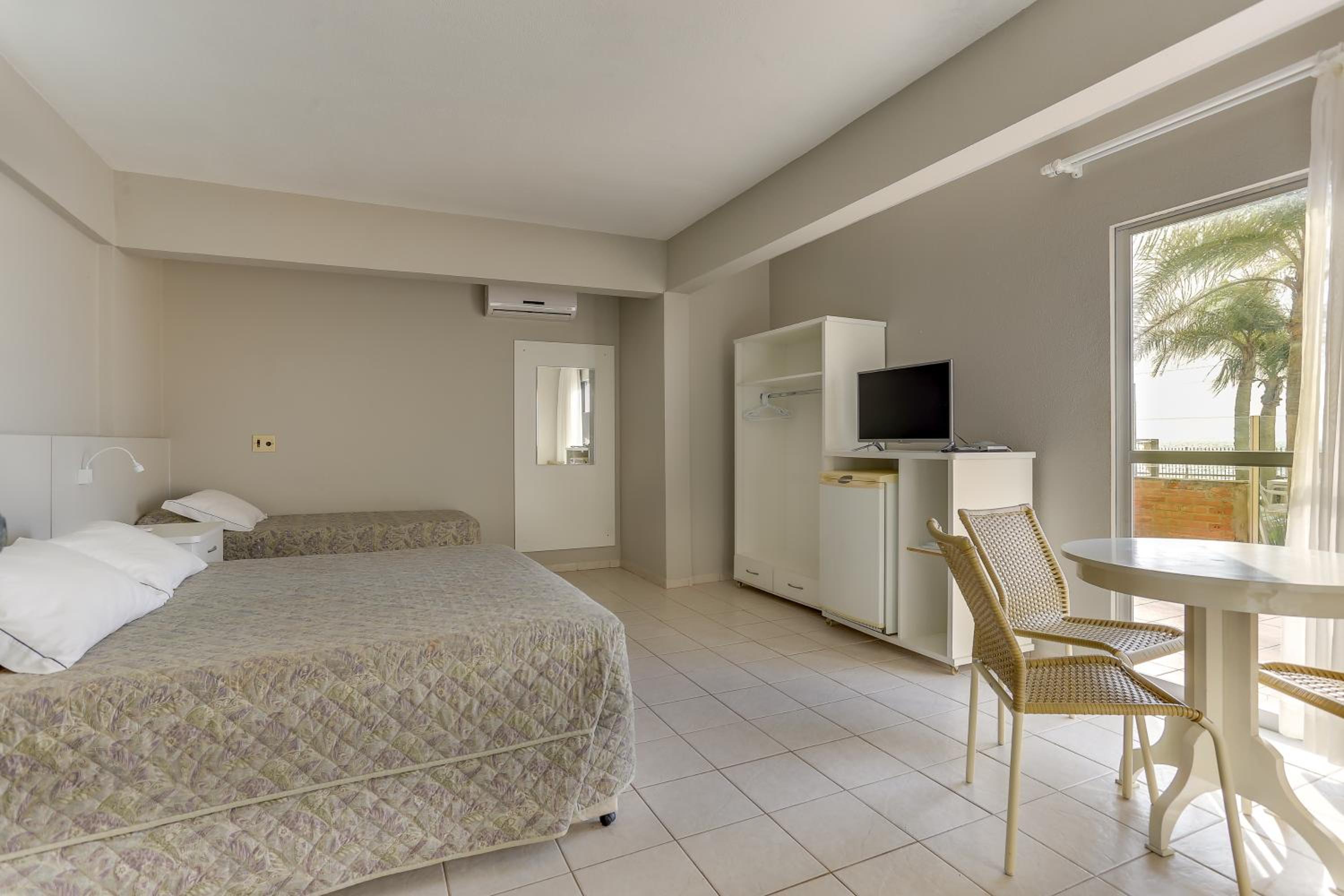 Quadruple Room with Sea View - Photo 3