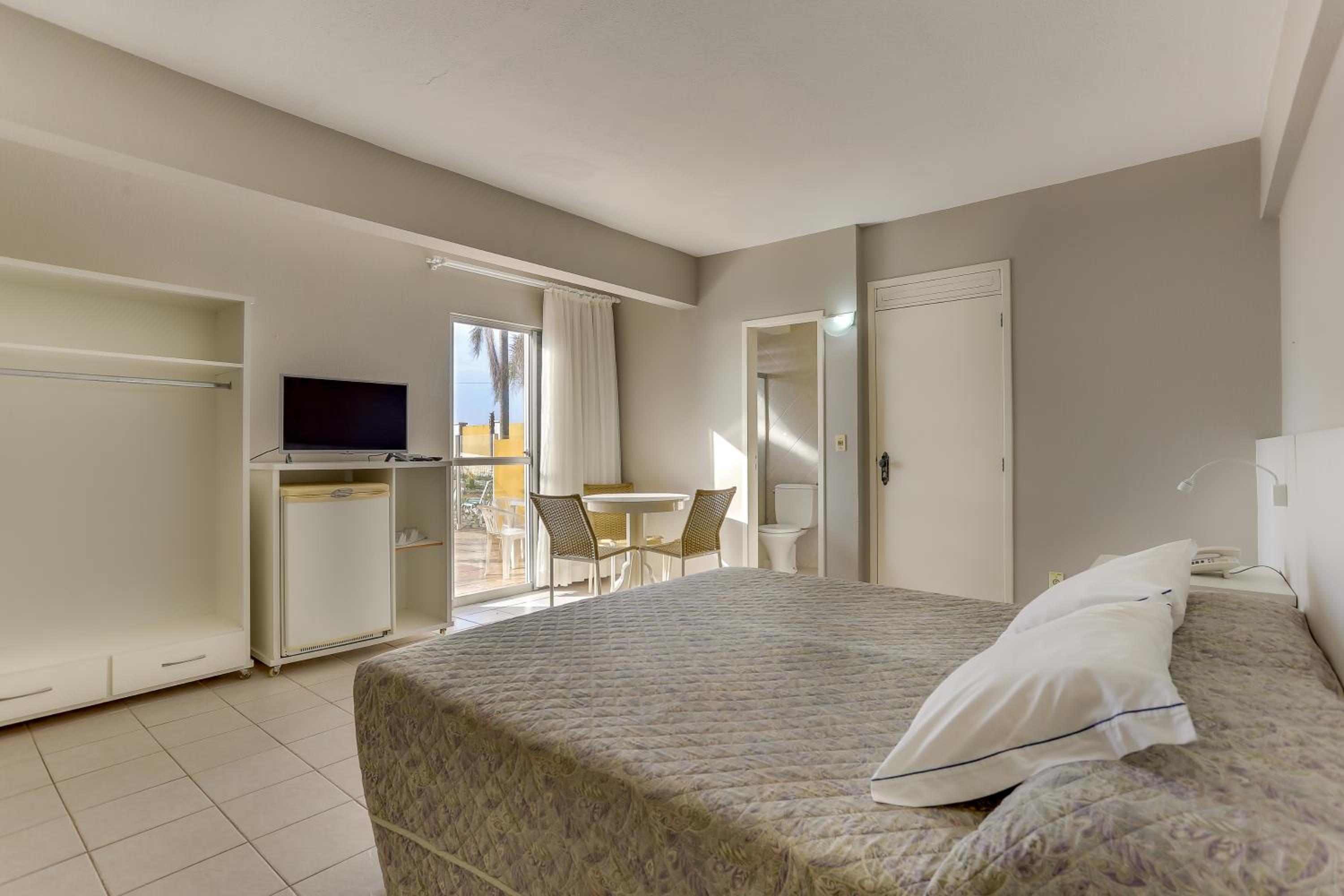 Quadruple Room with Sea View - Photo 2