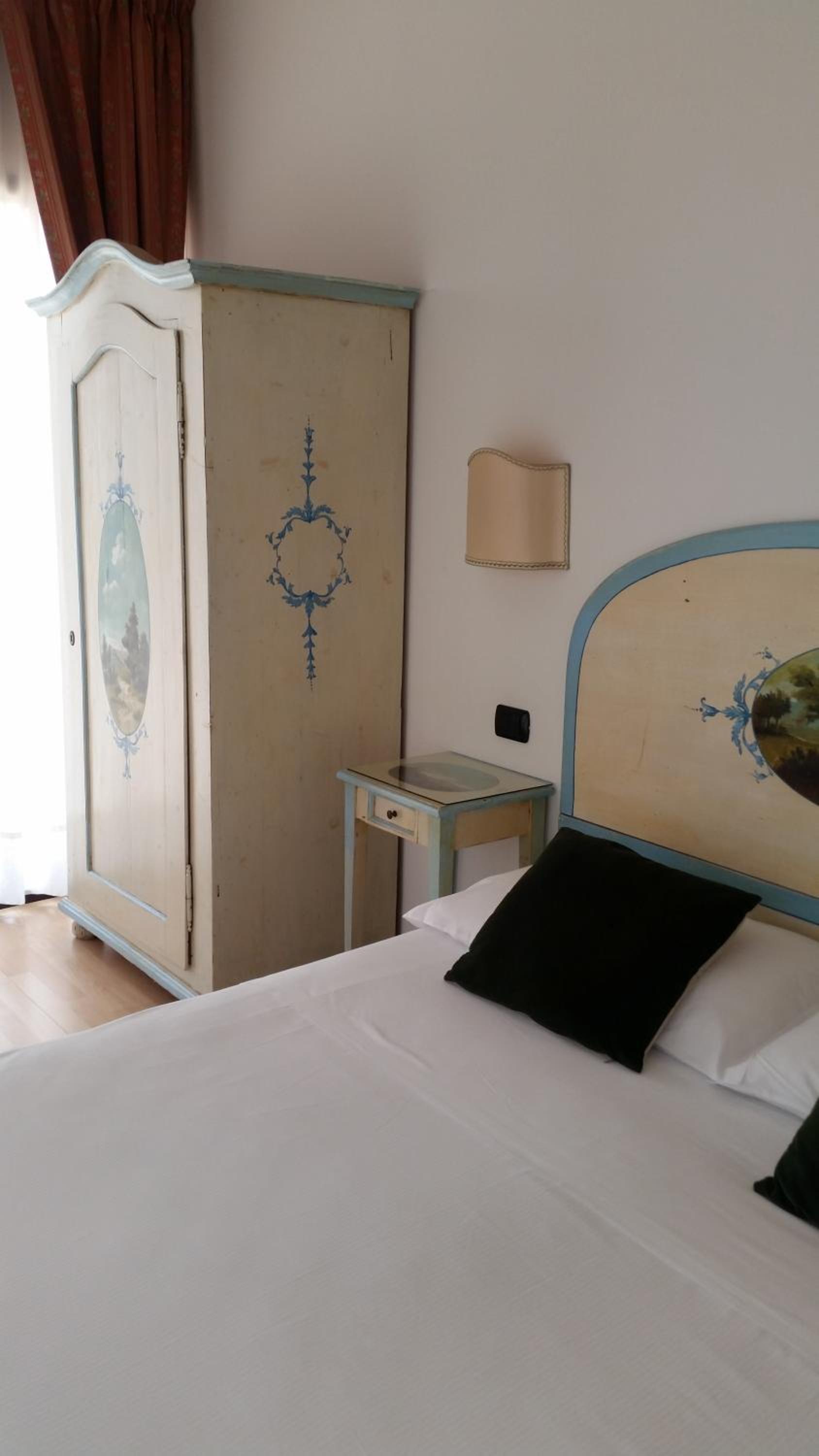 Double or Twin Room - Photo 14