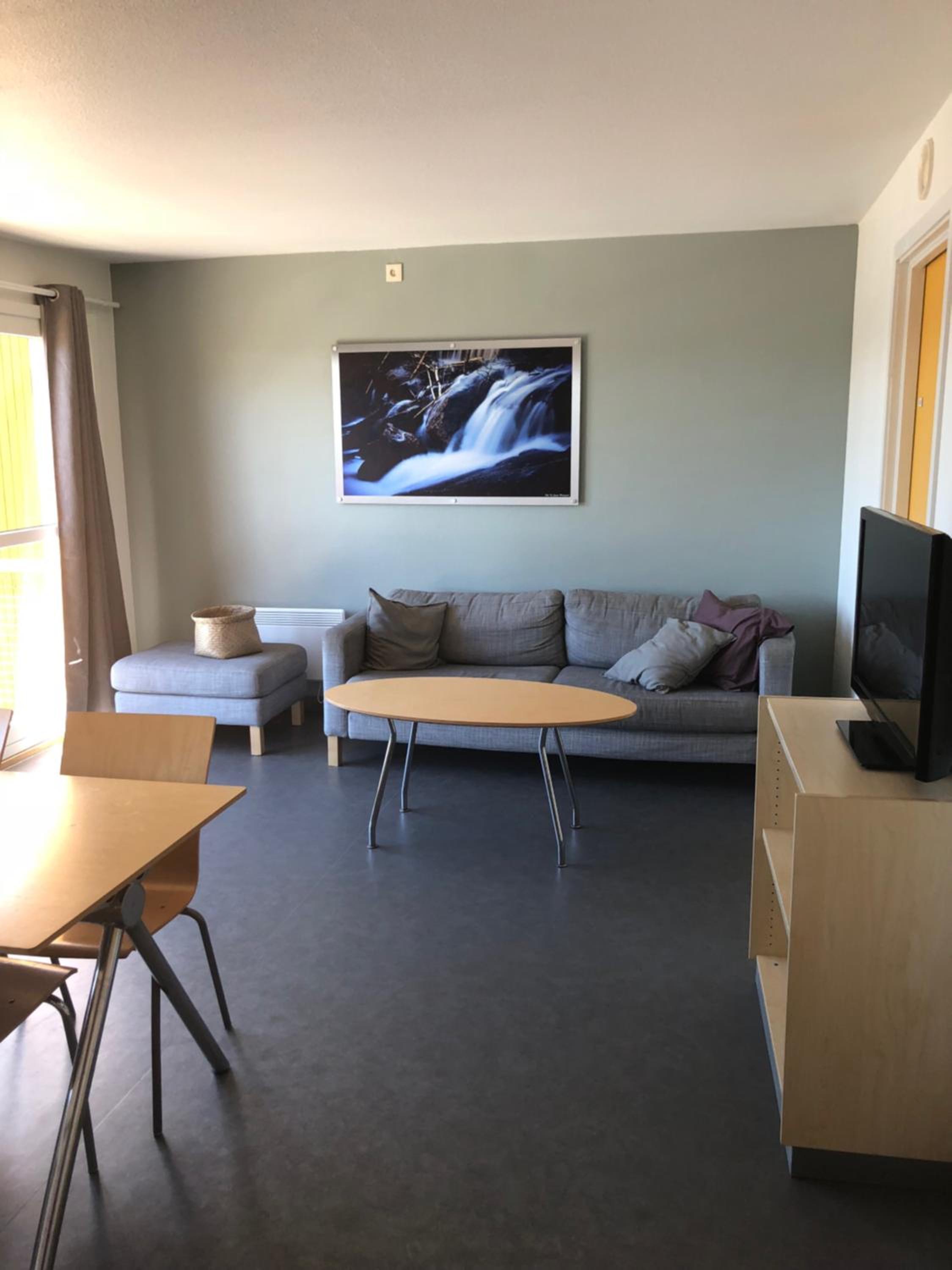 Three-Bedroom Apartment - Photo 8