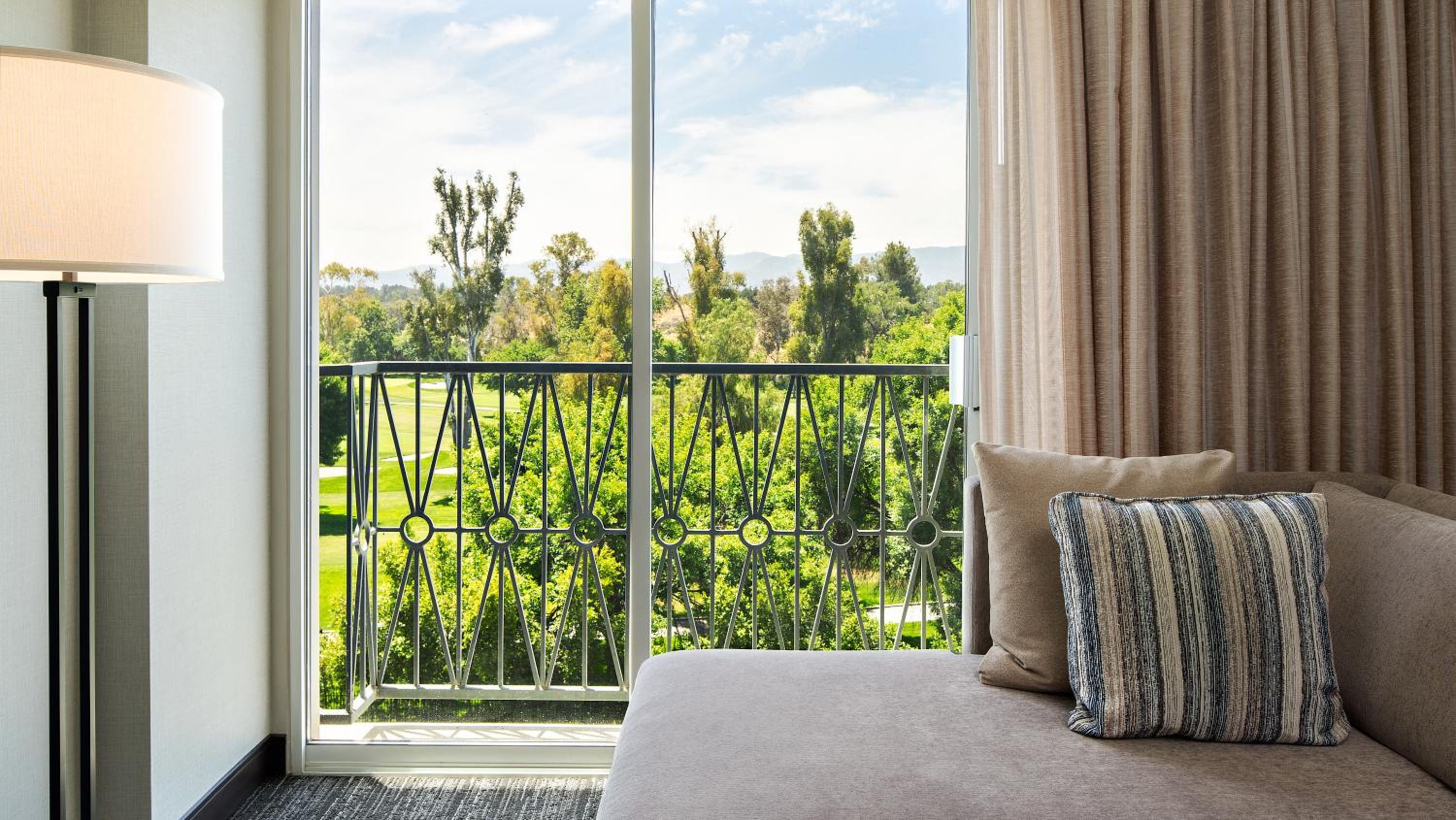 King Room with View - Photo 7