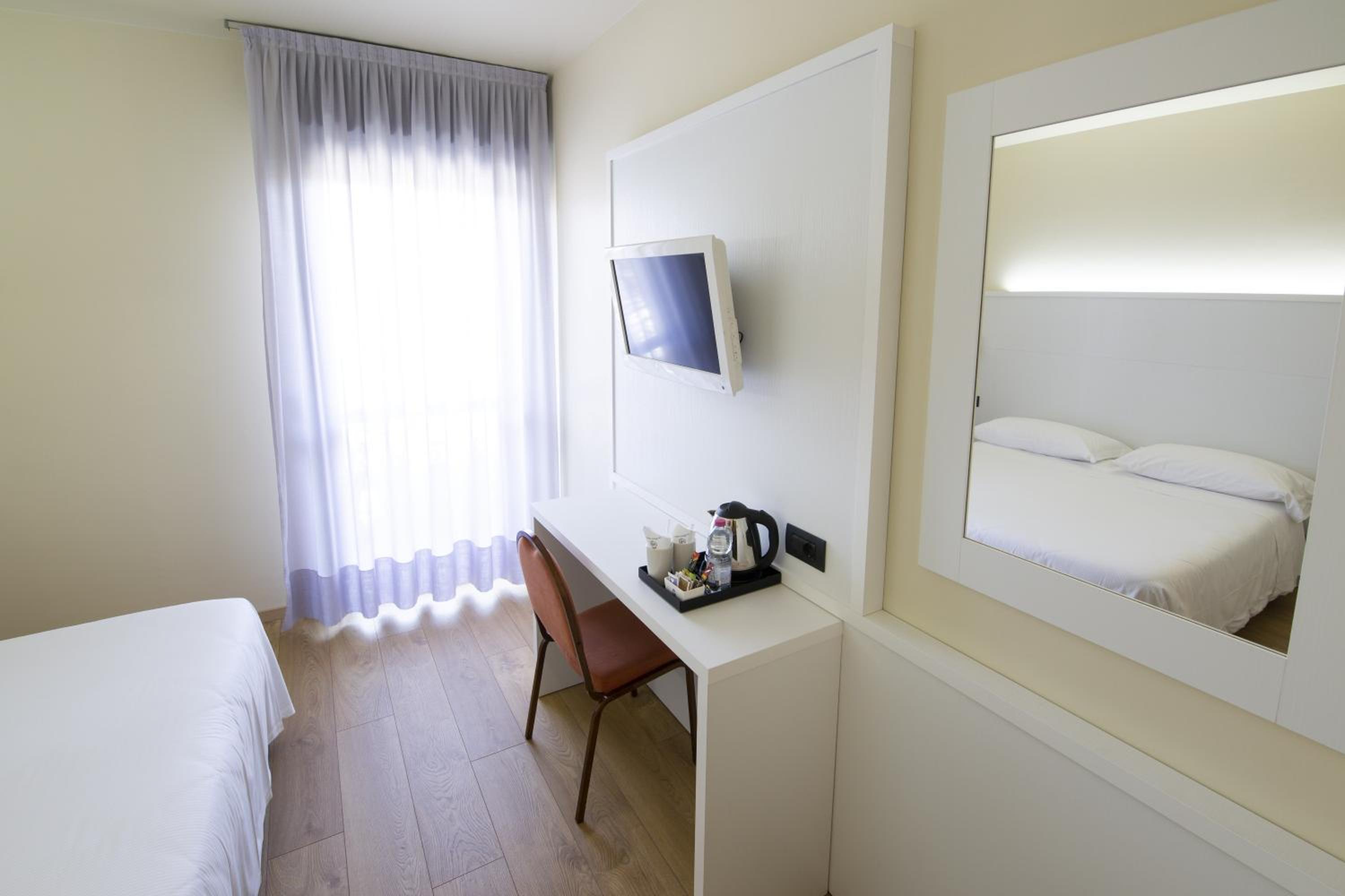 Double Room - Photo 2