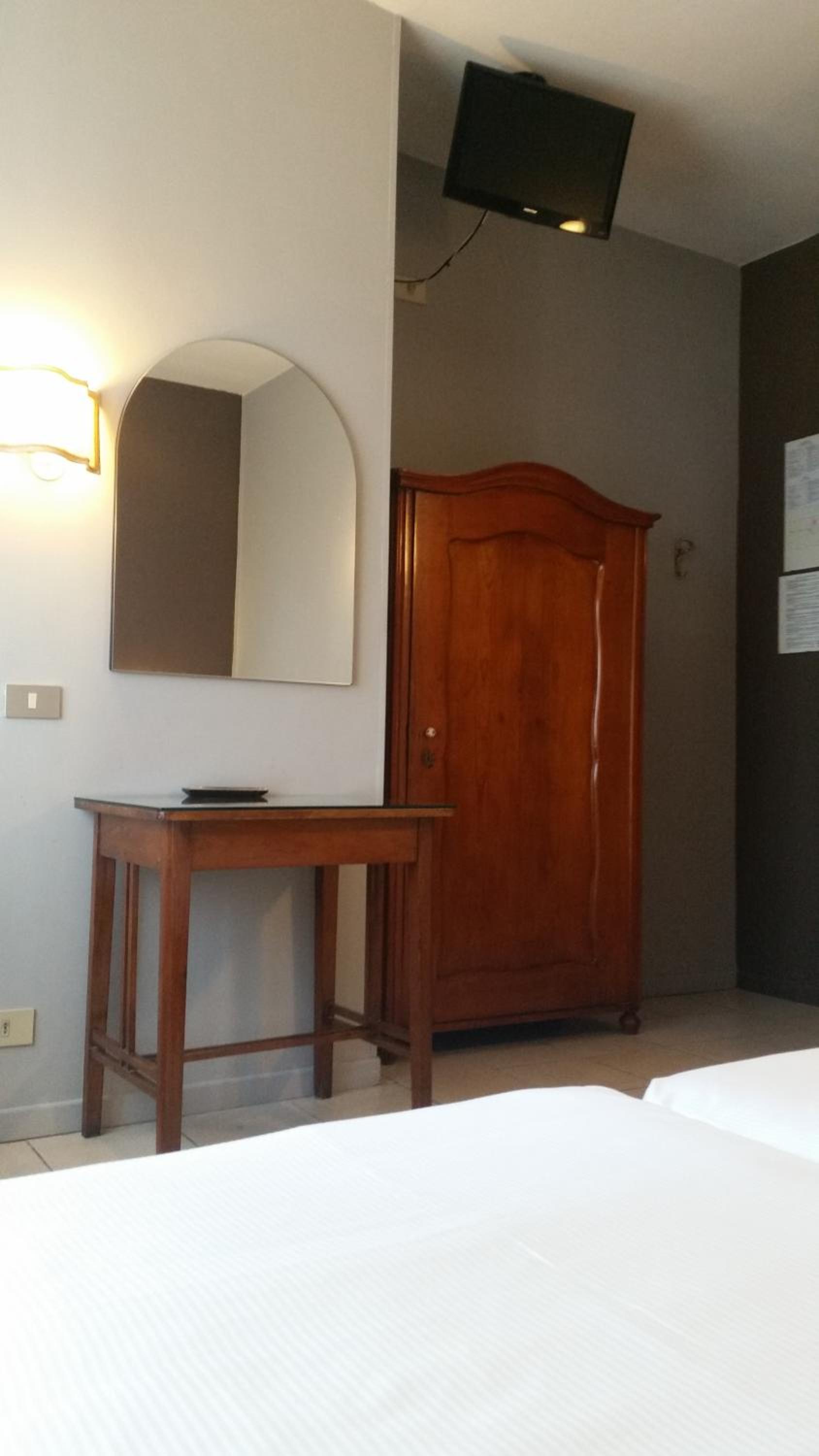 Double or Twin Room - Photo 2