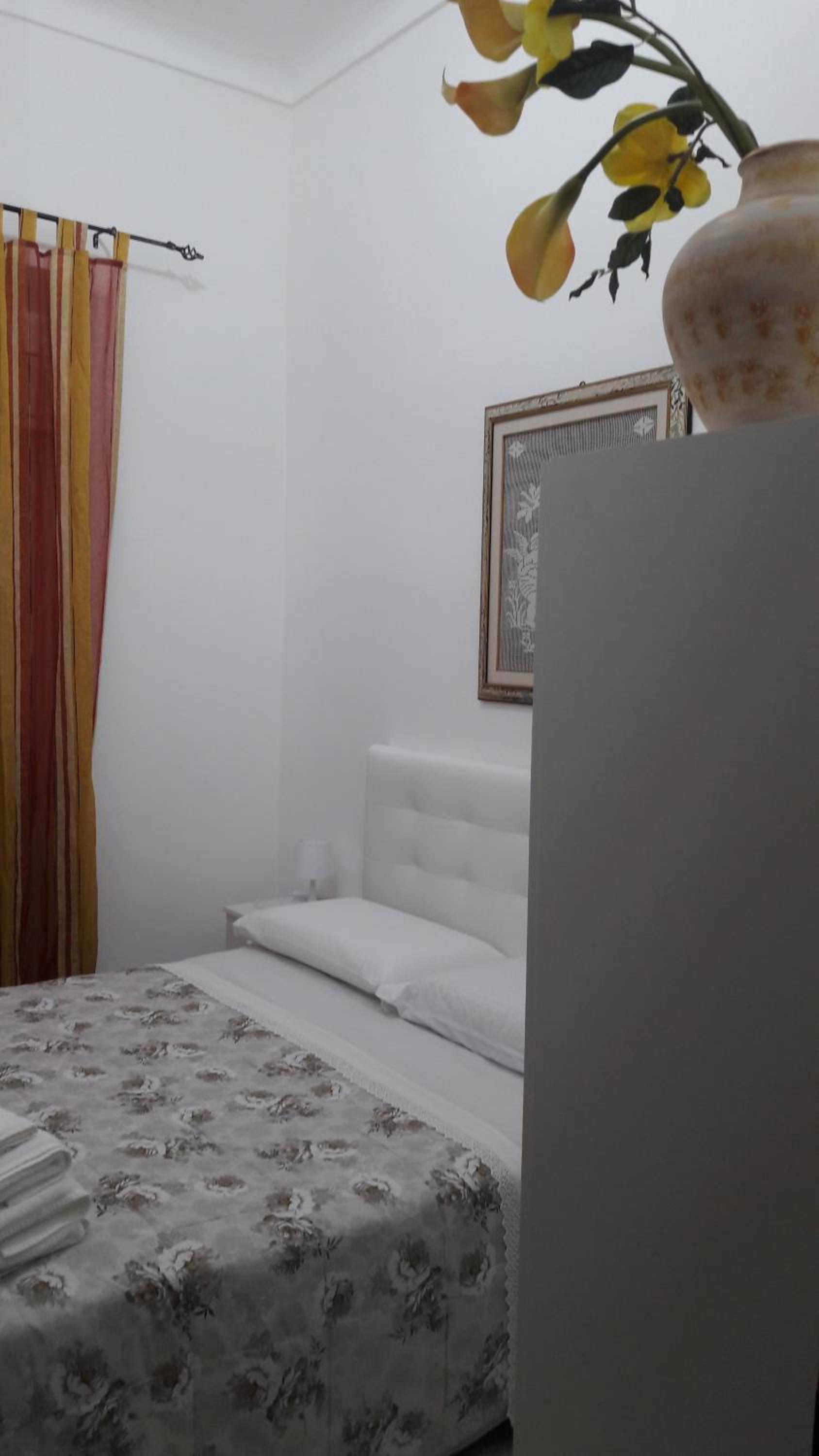 Double Room with Private External Bathroom - Photo 7