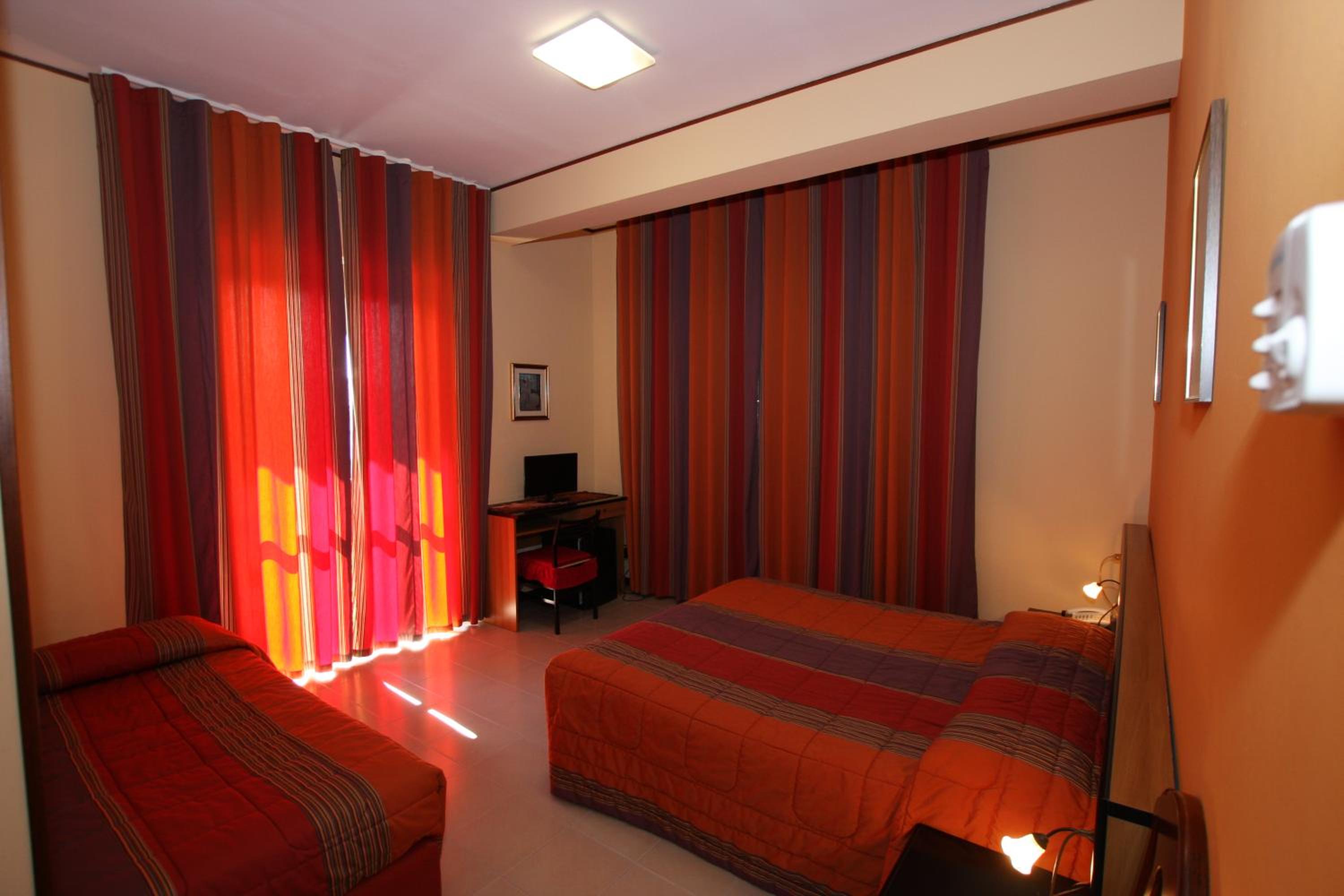 Triple Room - Photo 1