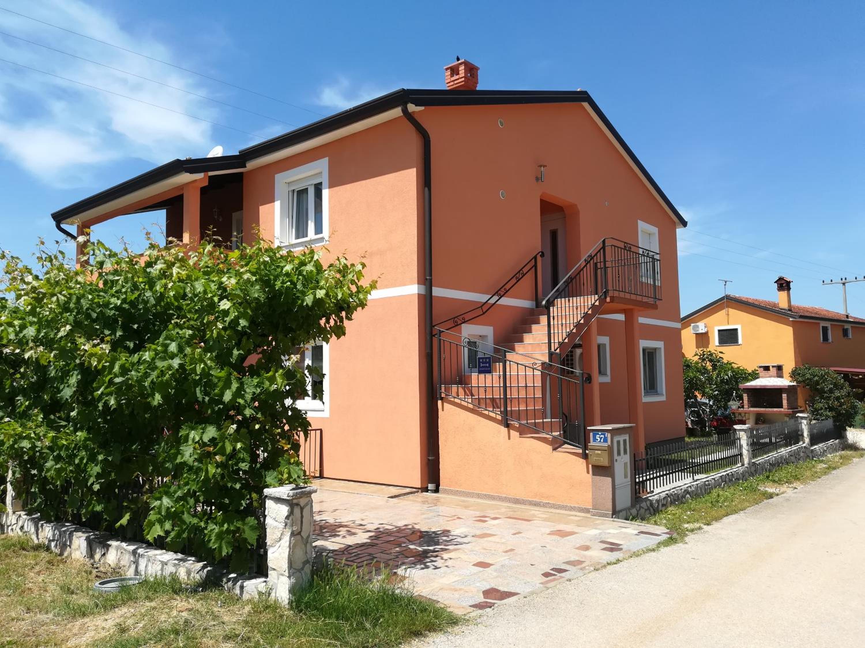 Two-Bedroom Apartment with Balcony - Photo 2