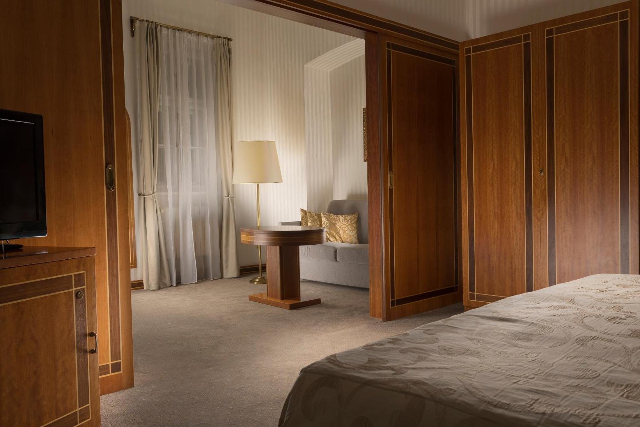 Deluxe Double or Twin Room photo 3