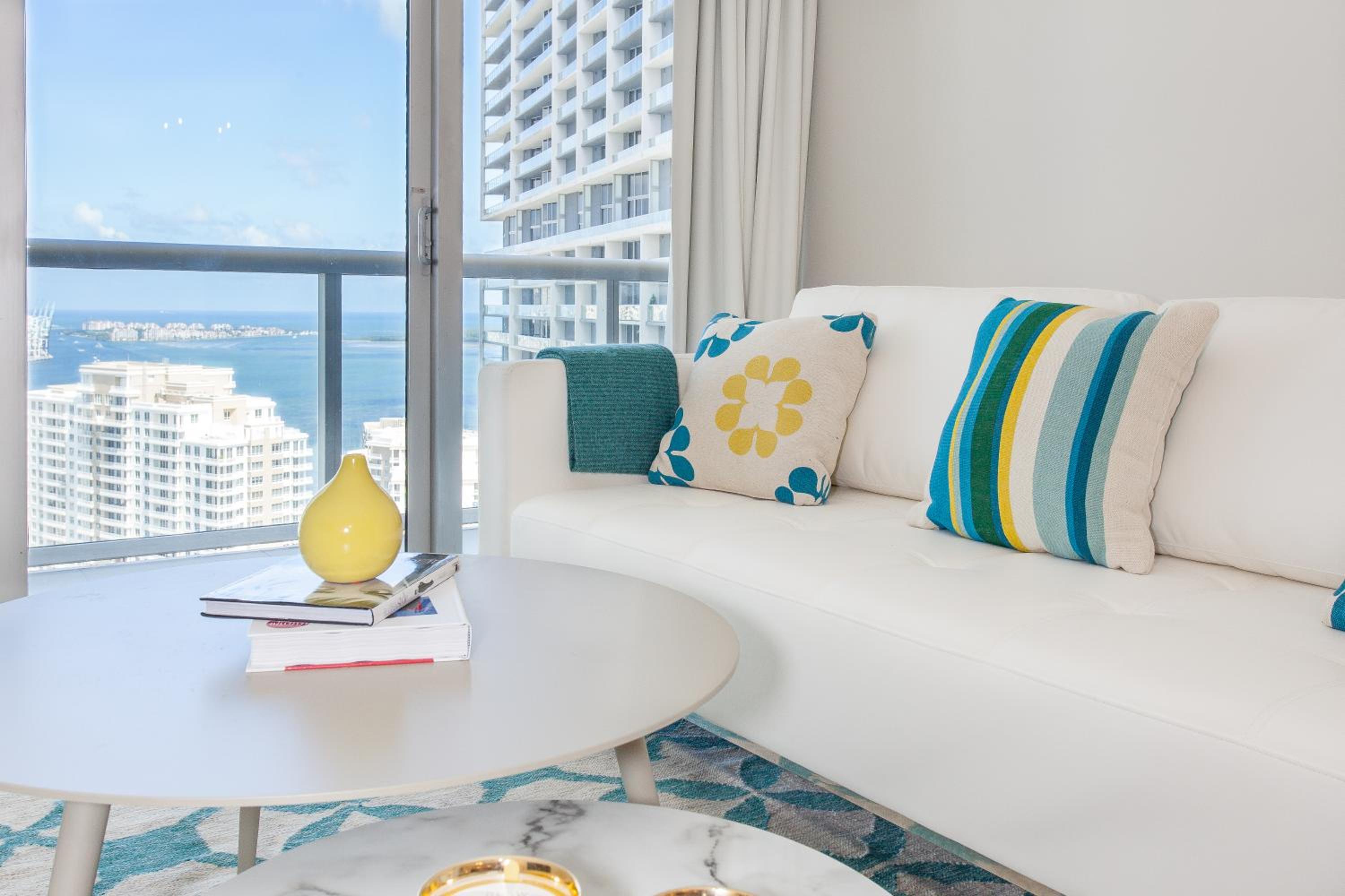 Boutique One Bedroom Apartment Ocean Views Balcony