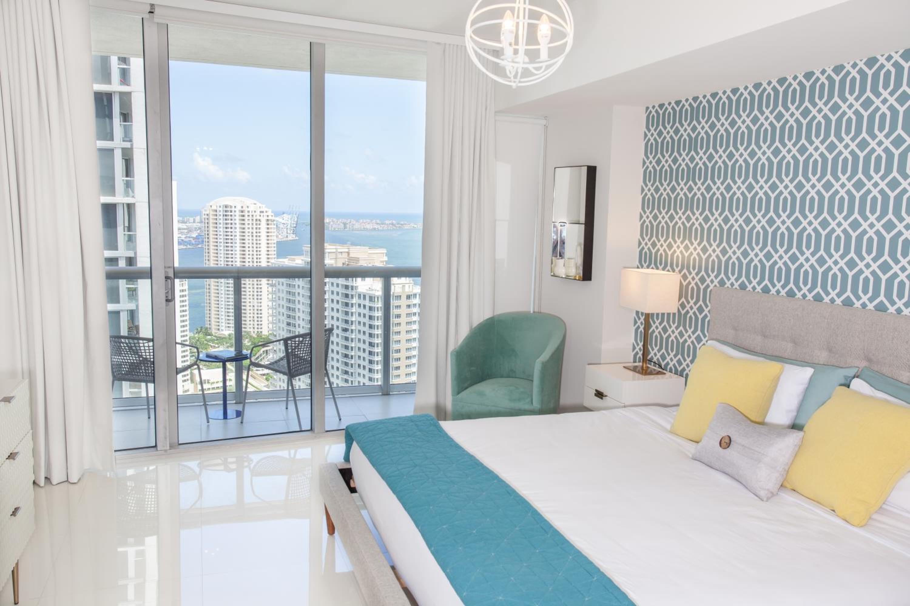 Boutique One Bedroom Apartment Ocean Views Balcony