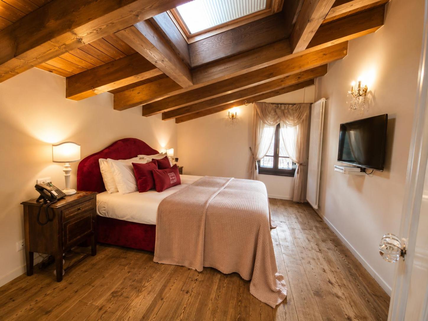 Deluxe King Room photo 2