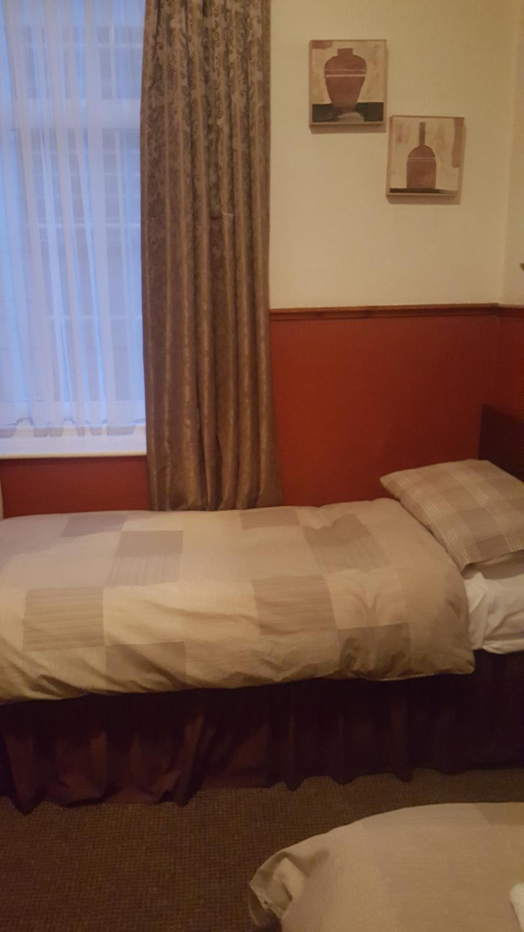 Twin Room With Shower