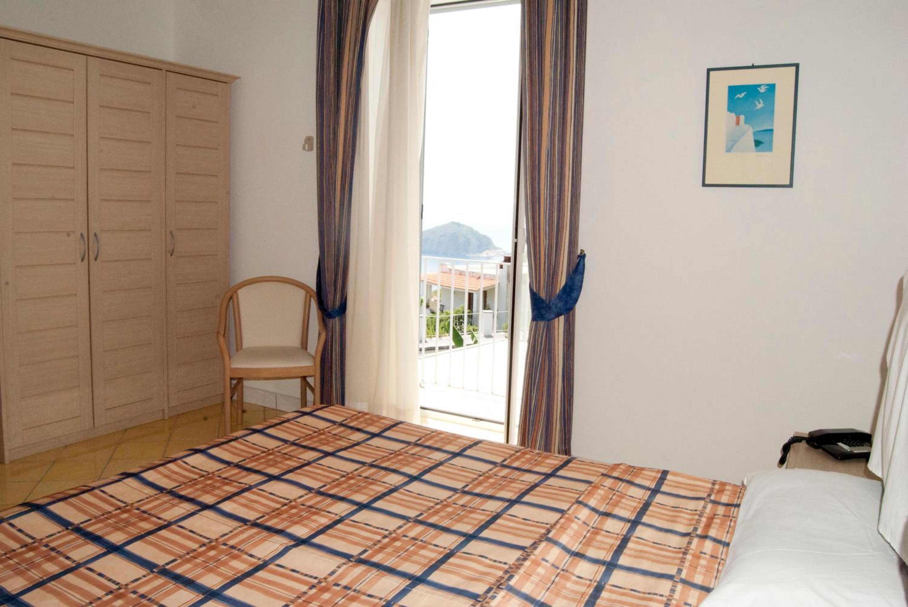Double or Twin Room with Sea View - Photo 1