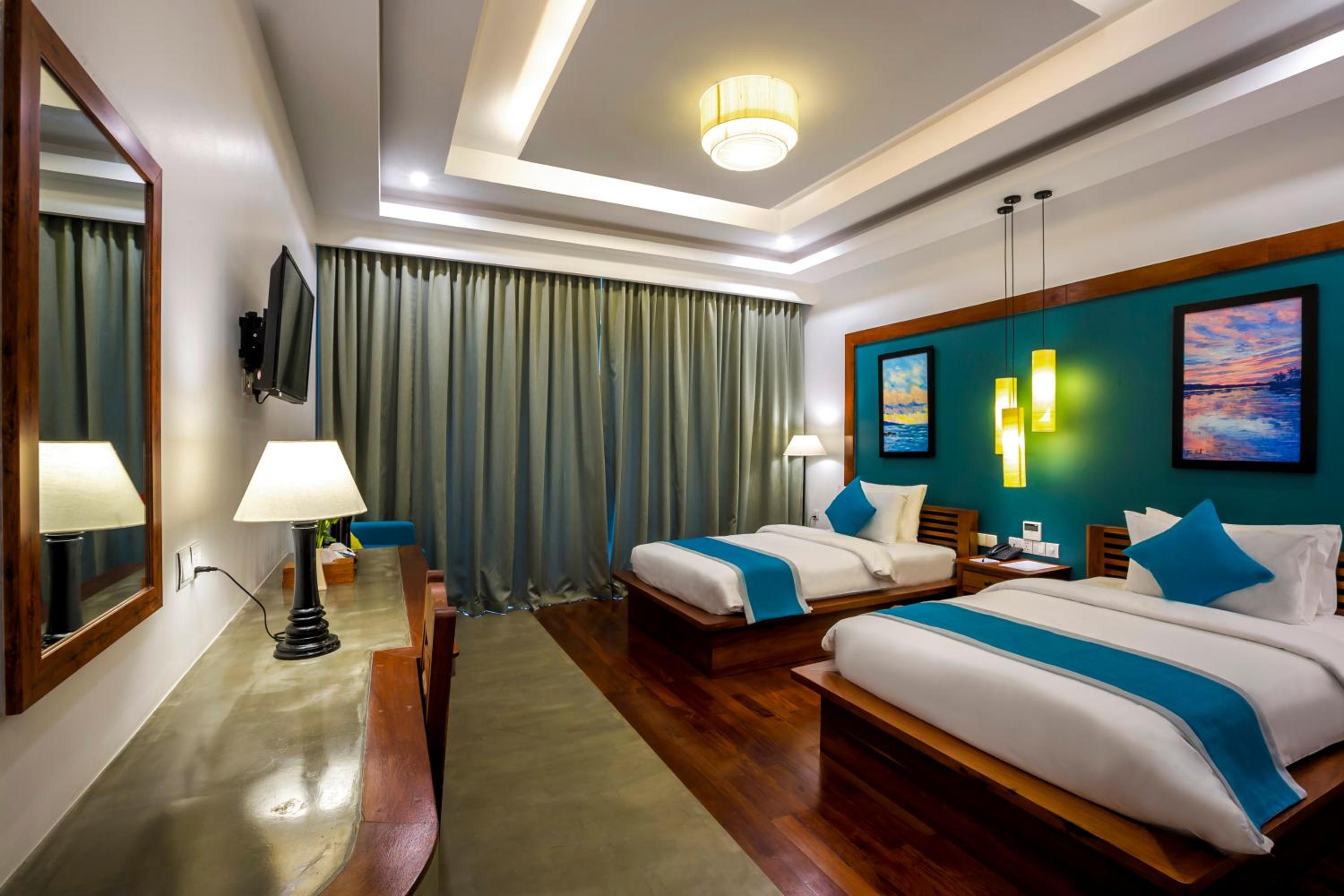 Deluxe Twin room with Pool View