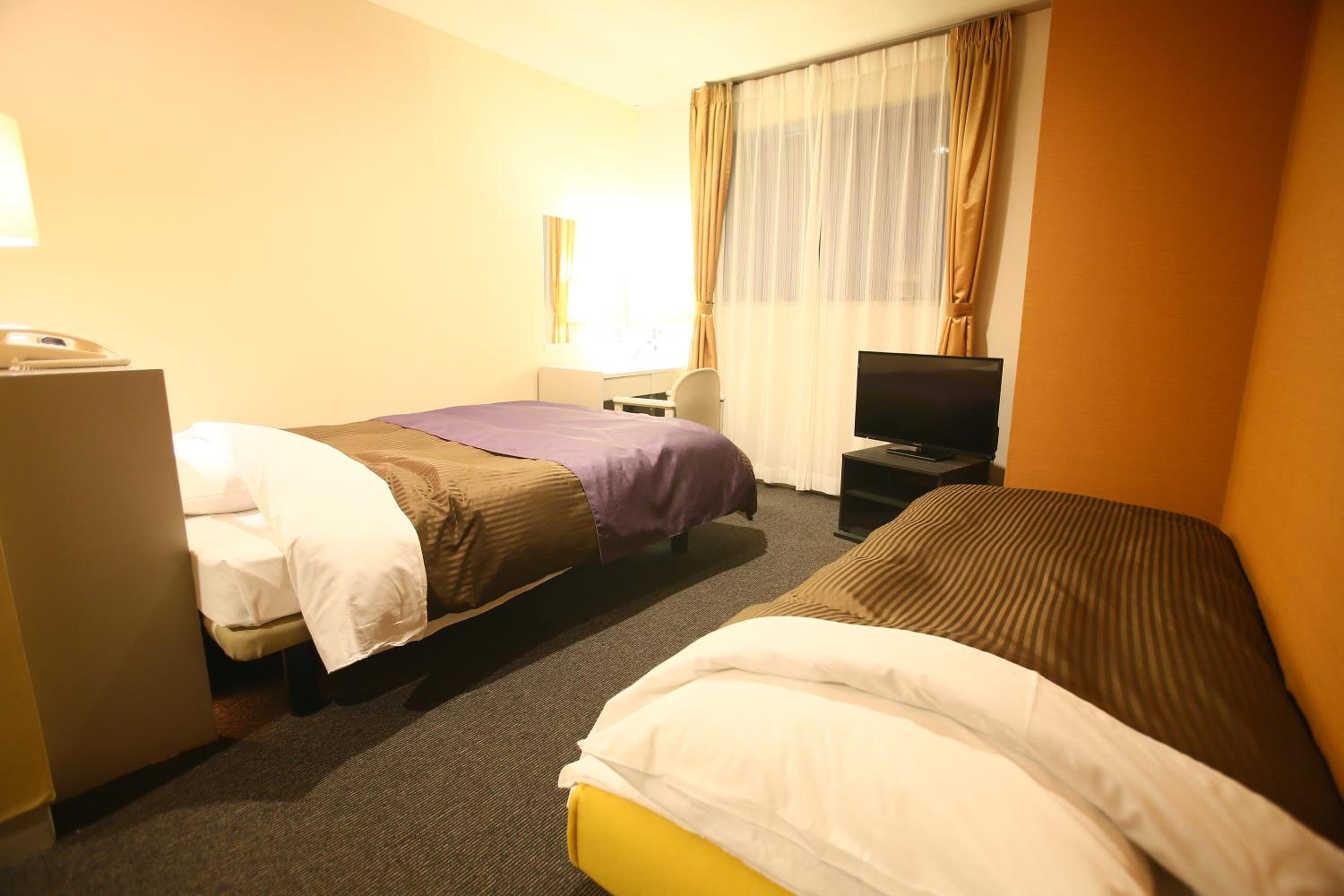 Twin Room - Non-Smoking - Photo 1
