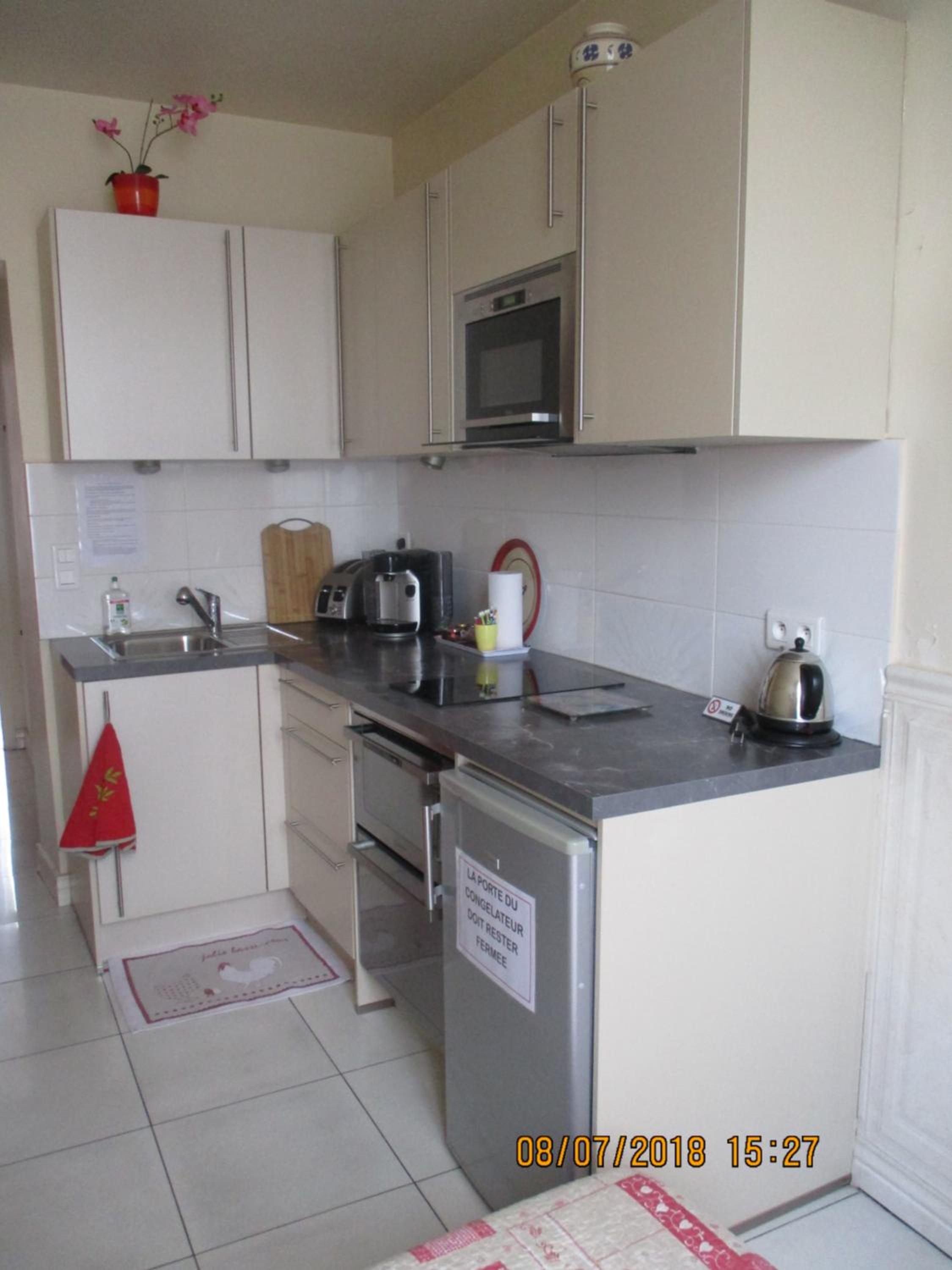 One-Bedroom Apartment (4 Adults) - Photo 6