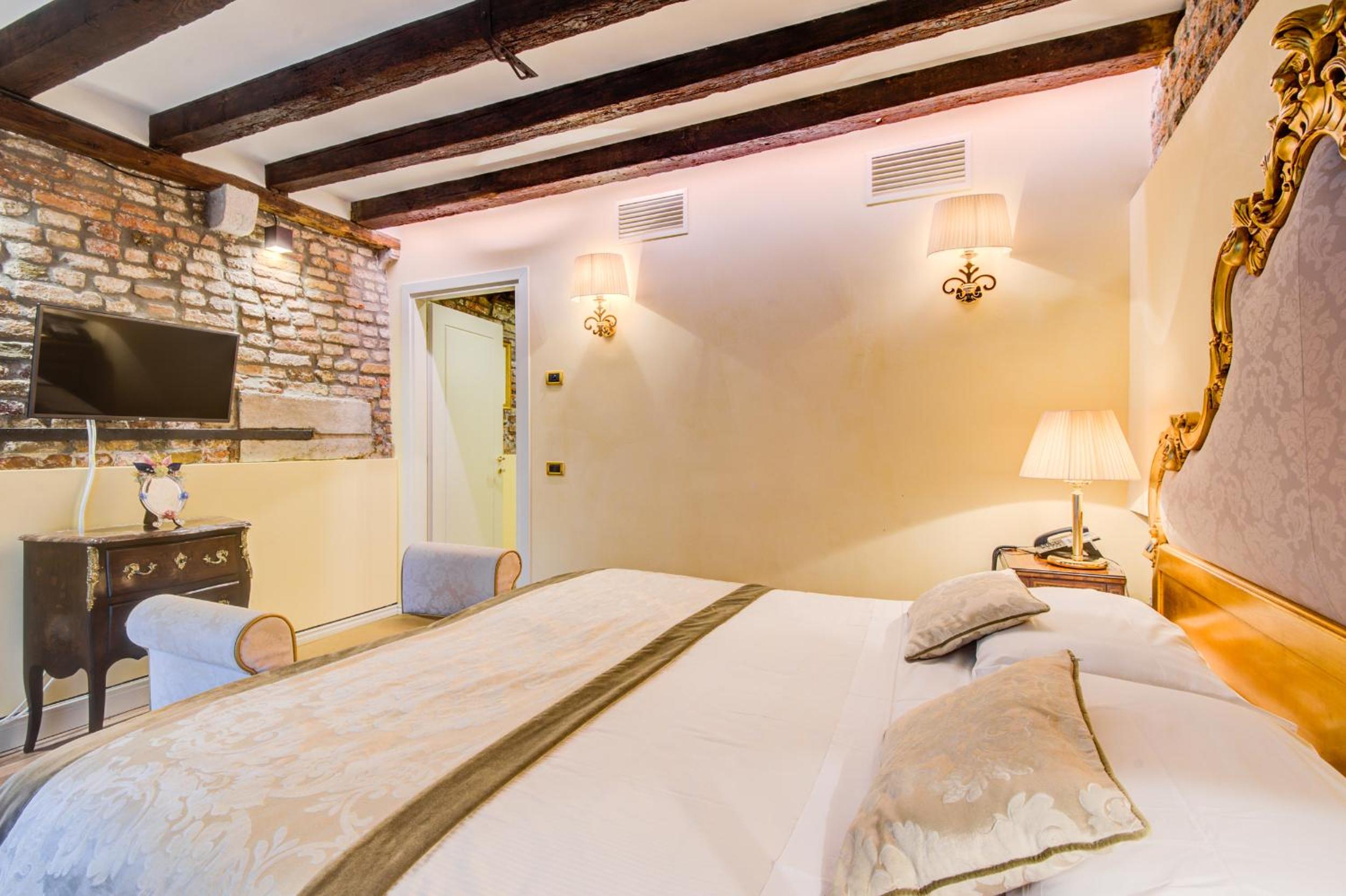 One-Bedroom Apartment - Annex